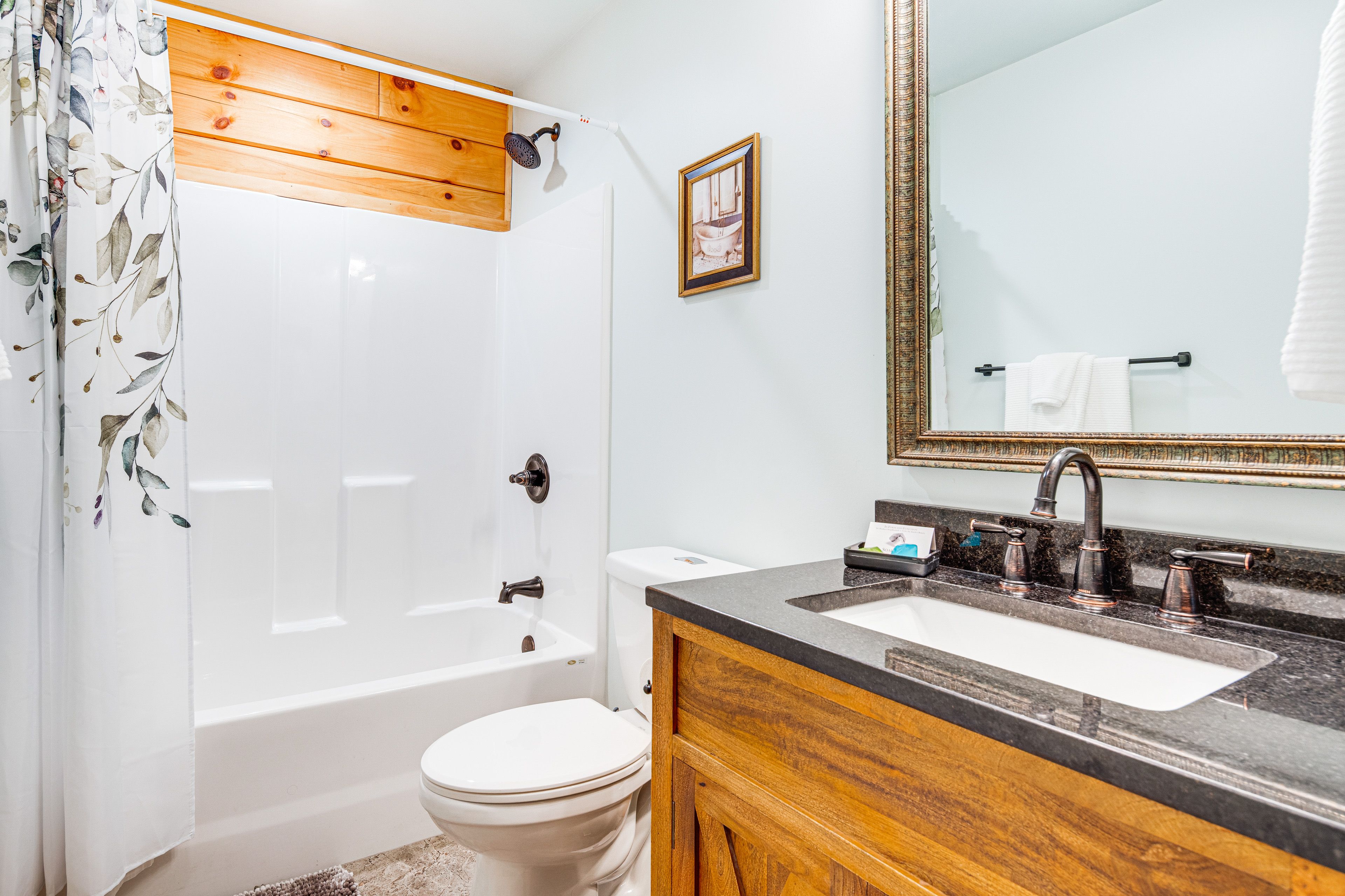 Full Bathroom | Complimentary Toiletries