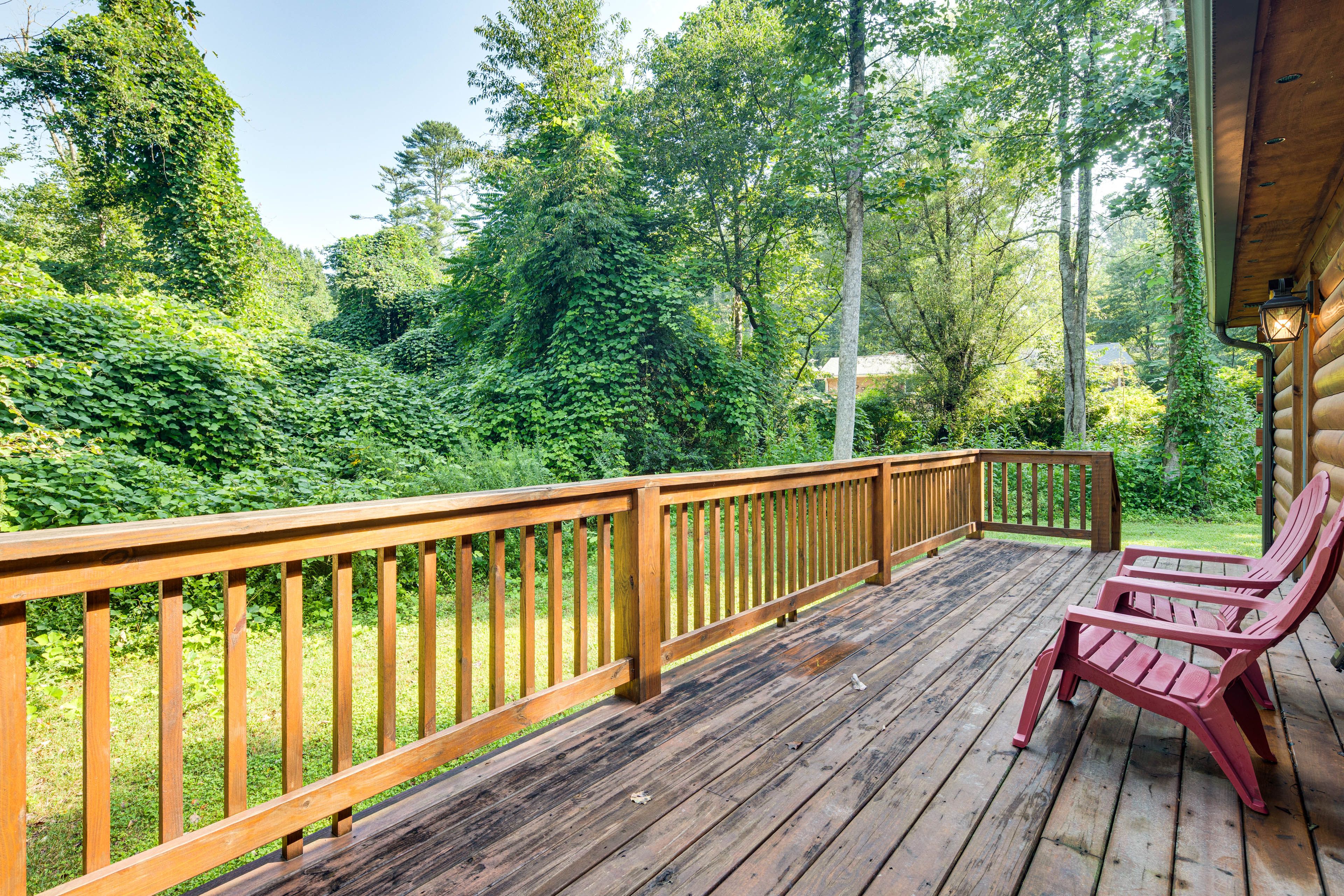 Deck w/ Seating