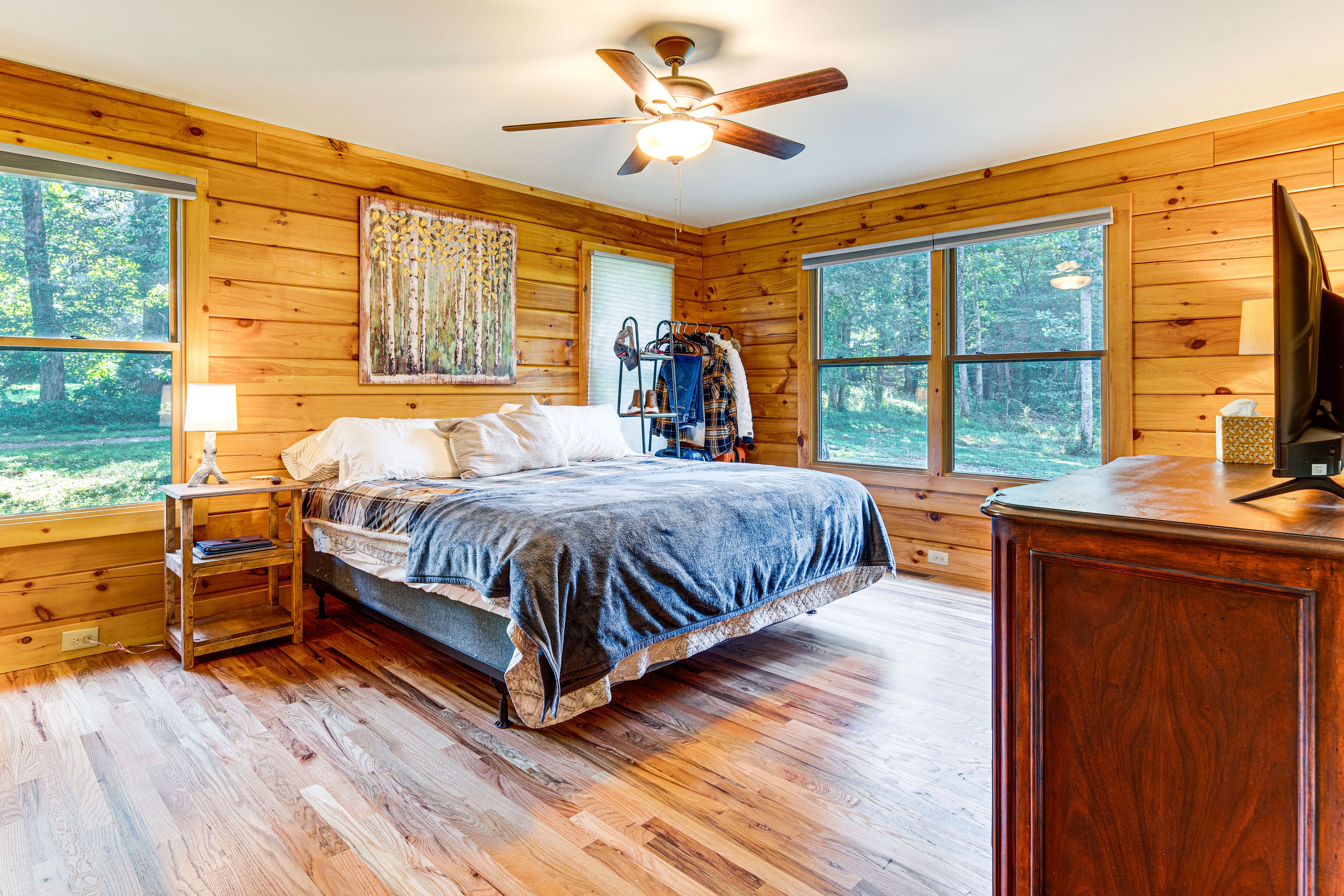 Bedroom 1 | King Bed | Smart TV