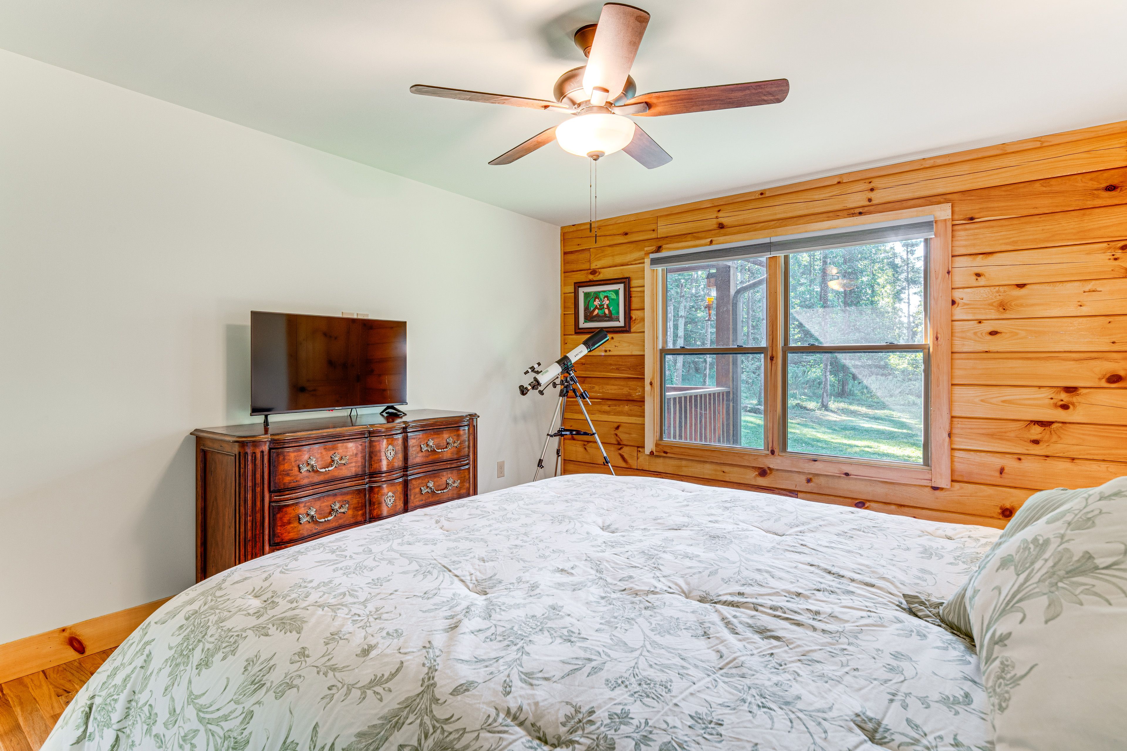 Bedroom 2 | Queen Bed