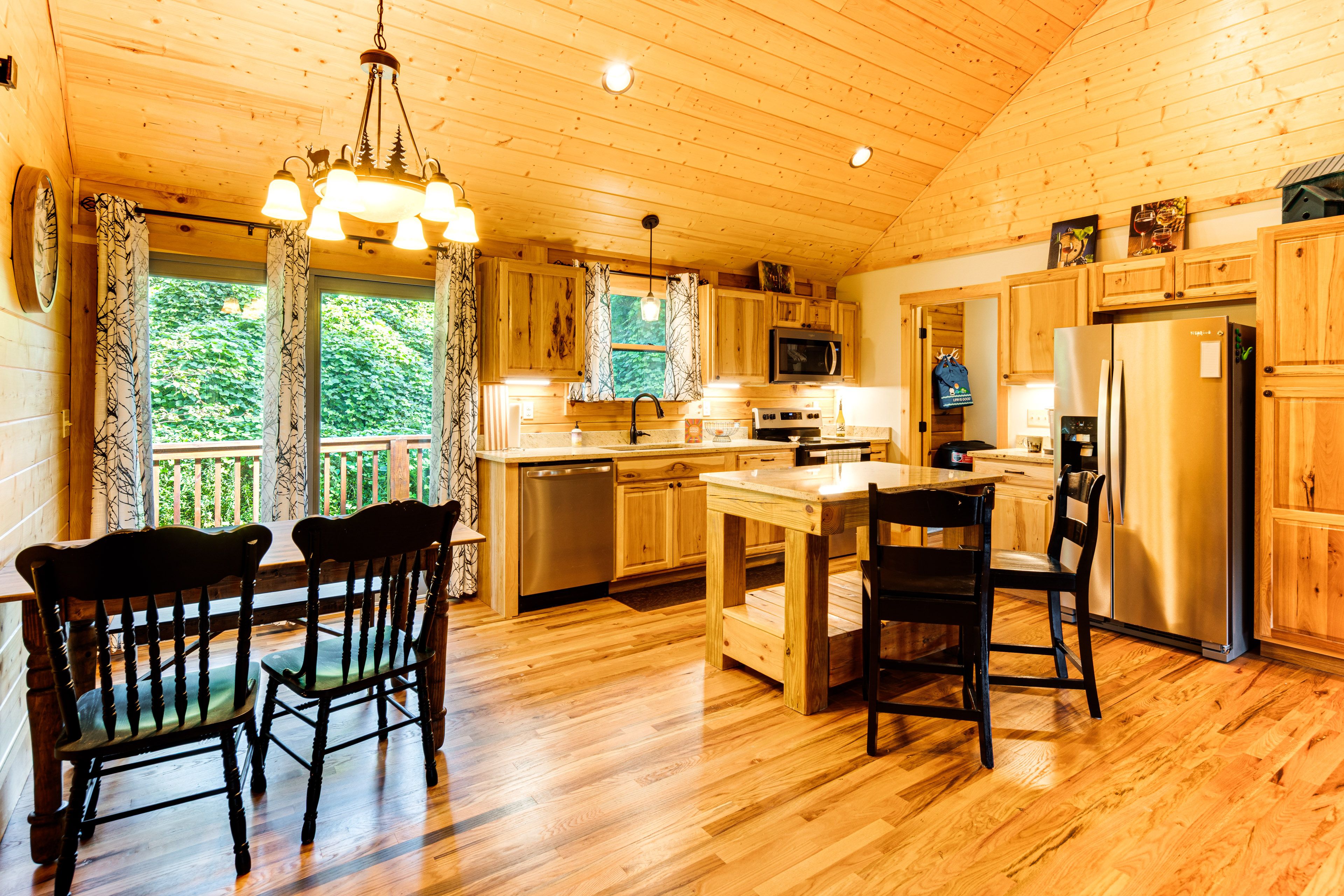 Dining Area | Dishware/Flatware