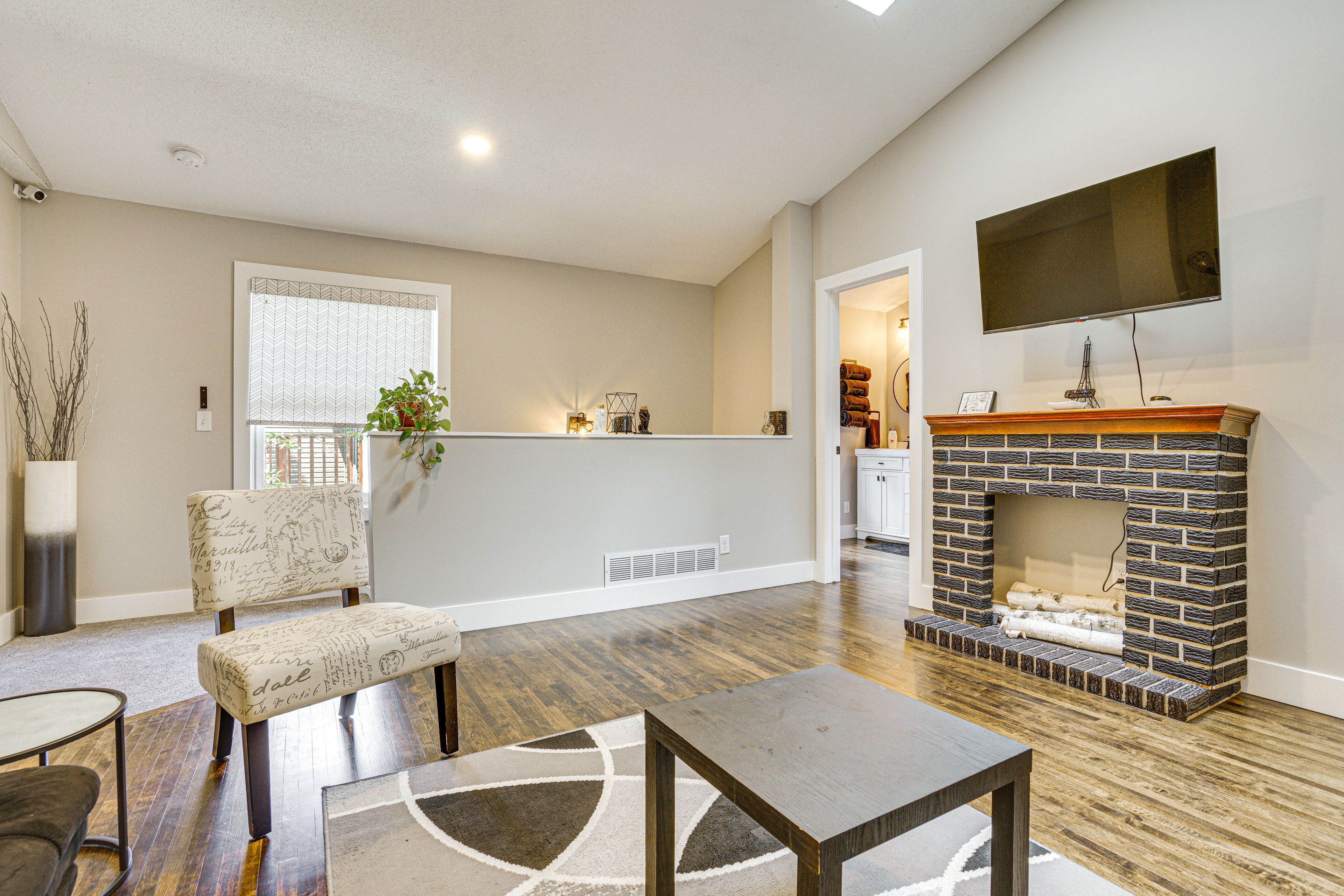 Living Room | Smart TV | Full Futon | 2nd Floor