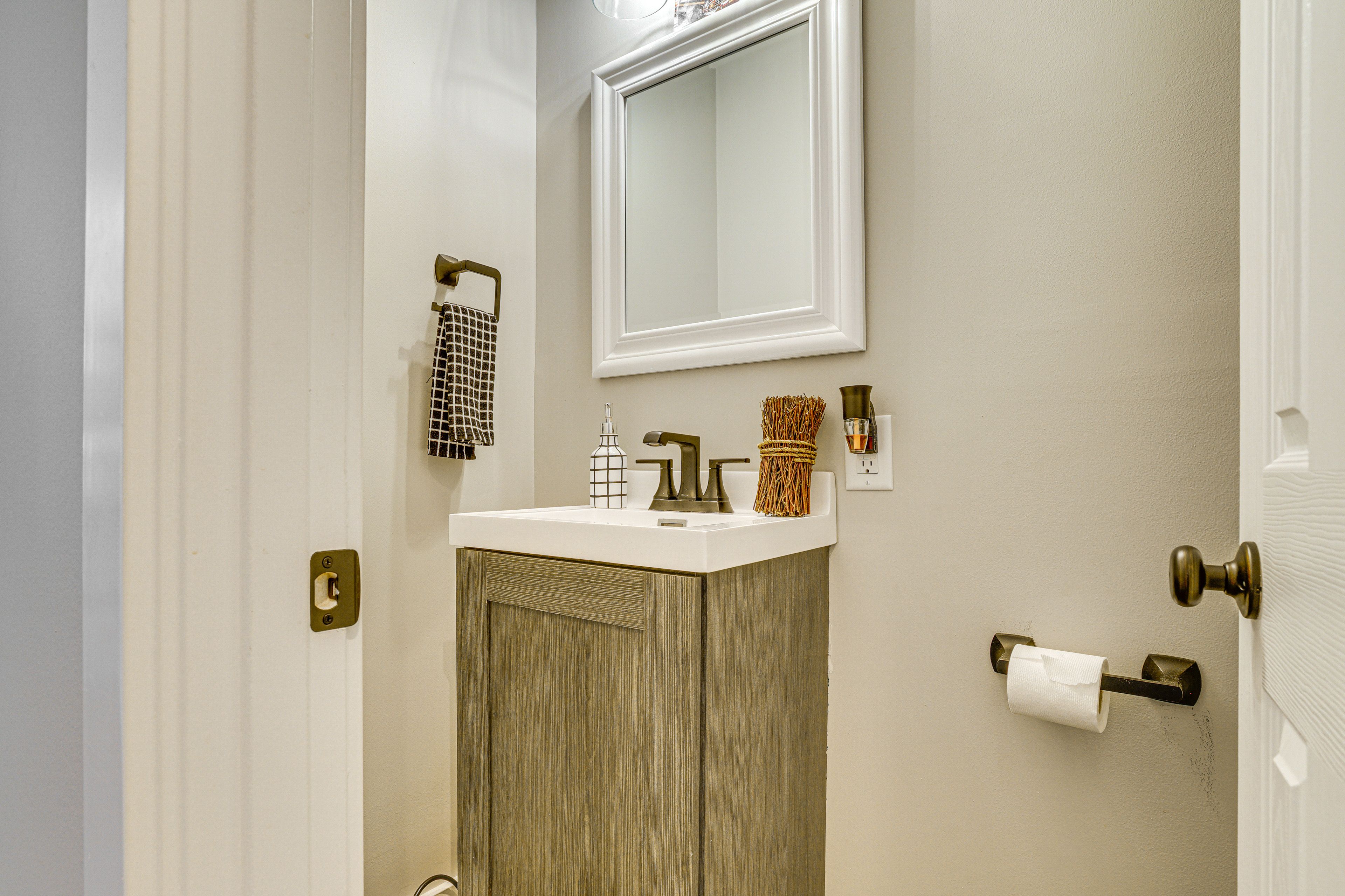 Half Bathroom | 1st Floor