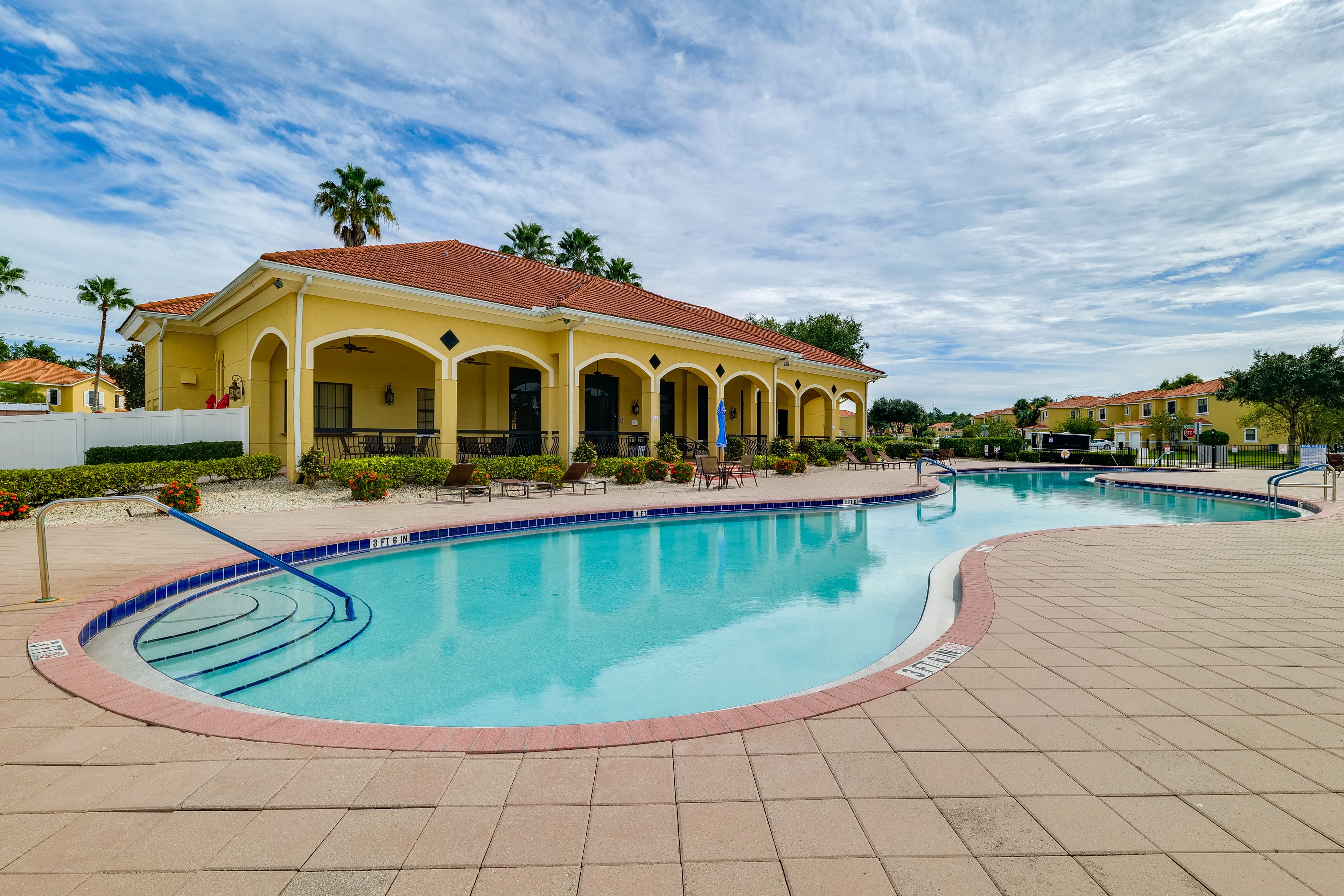 Kissimmee Vacation Rental | 3BR | 2BA | 825 Sq Ft | 1 Step to Enter