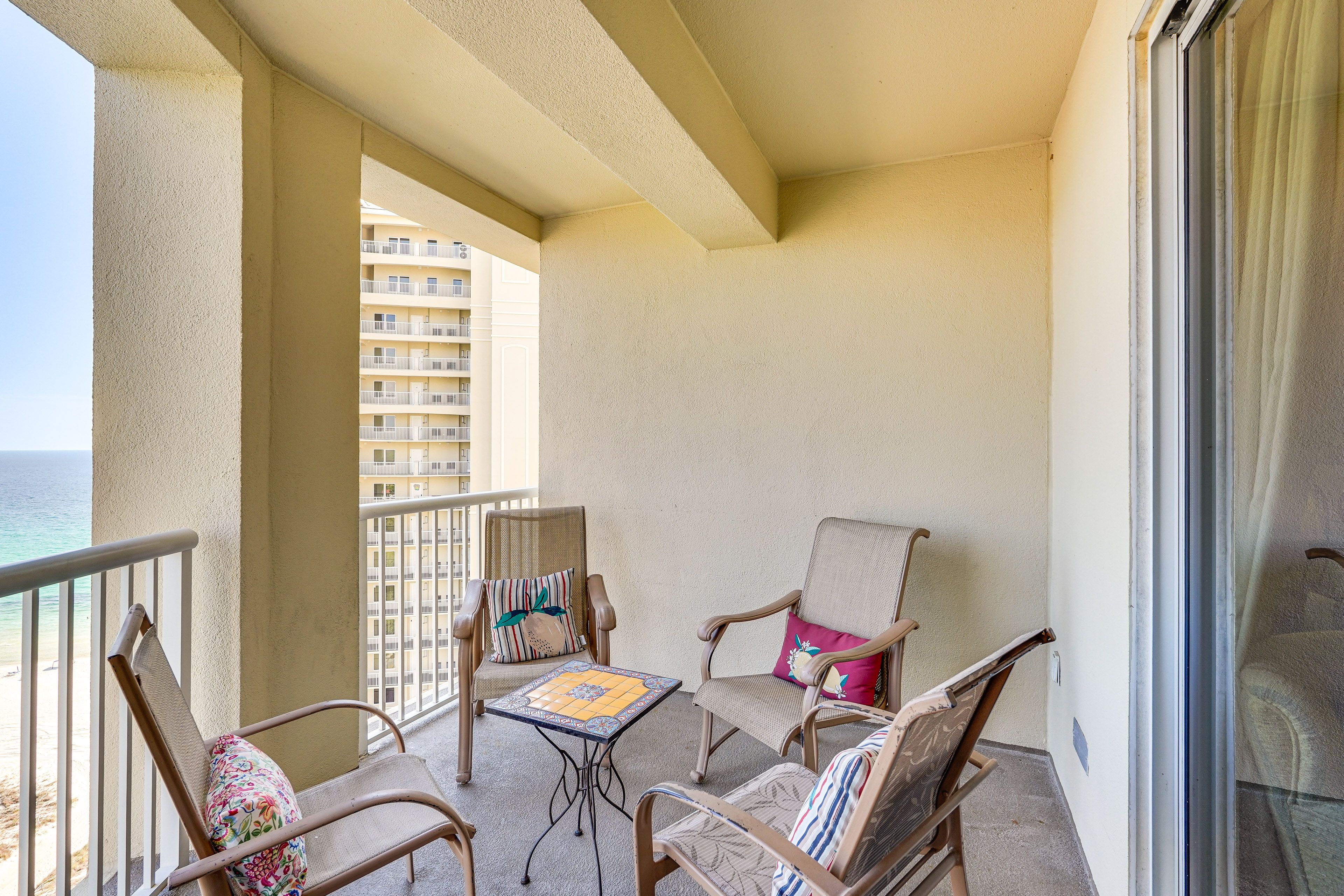 Private Balcony | Seating