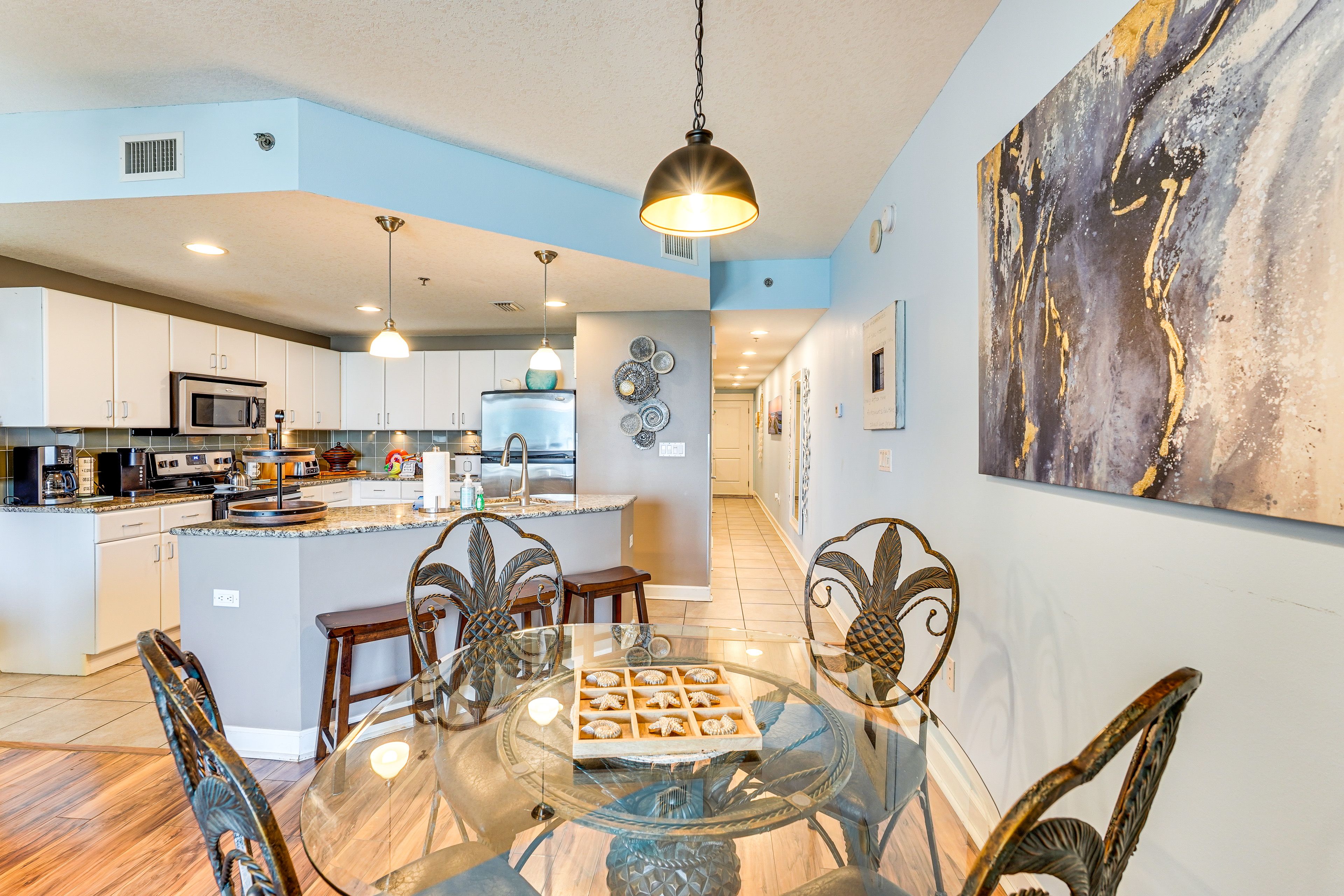 Dining Area | Dishware/Flatware Provided