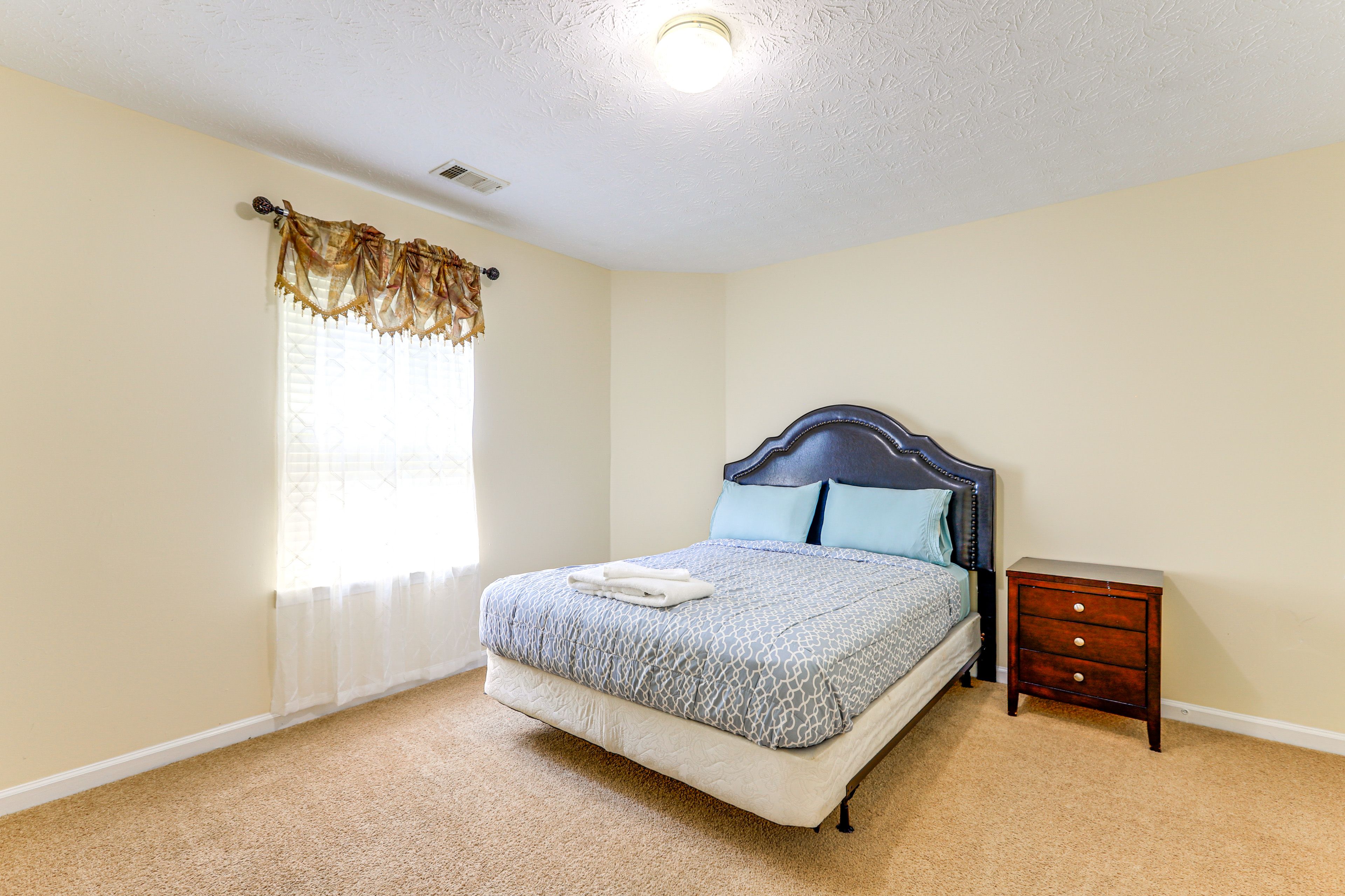 Bedroom 3 | 2nd Floor | Queen Bed