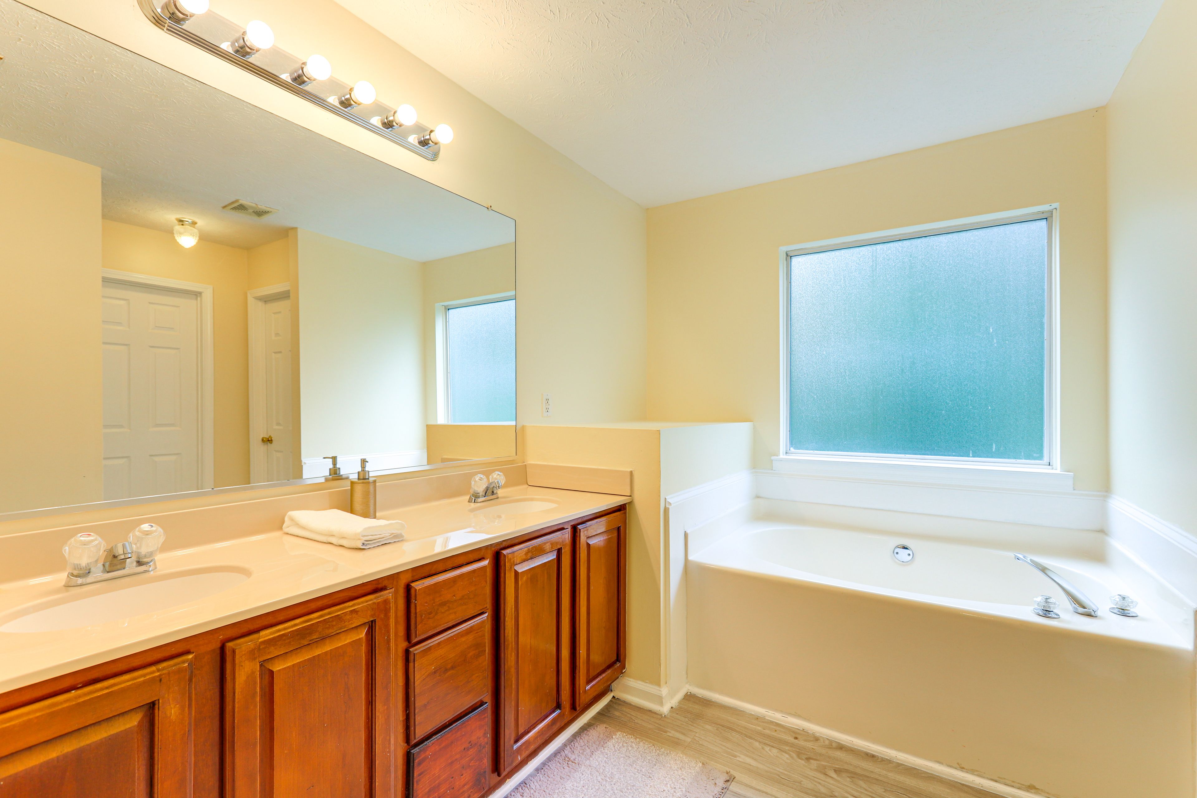 En-Suite Bathroom | 1st Floor | Towels Provided