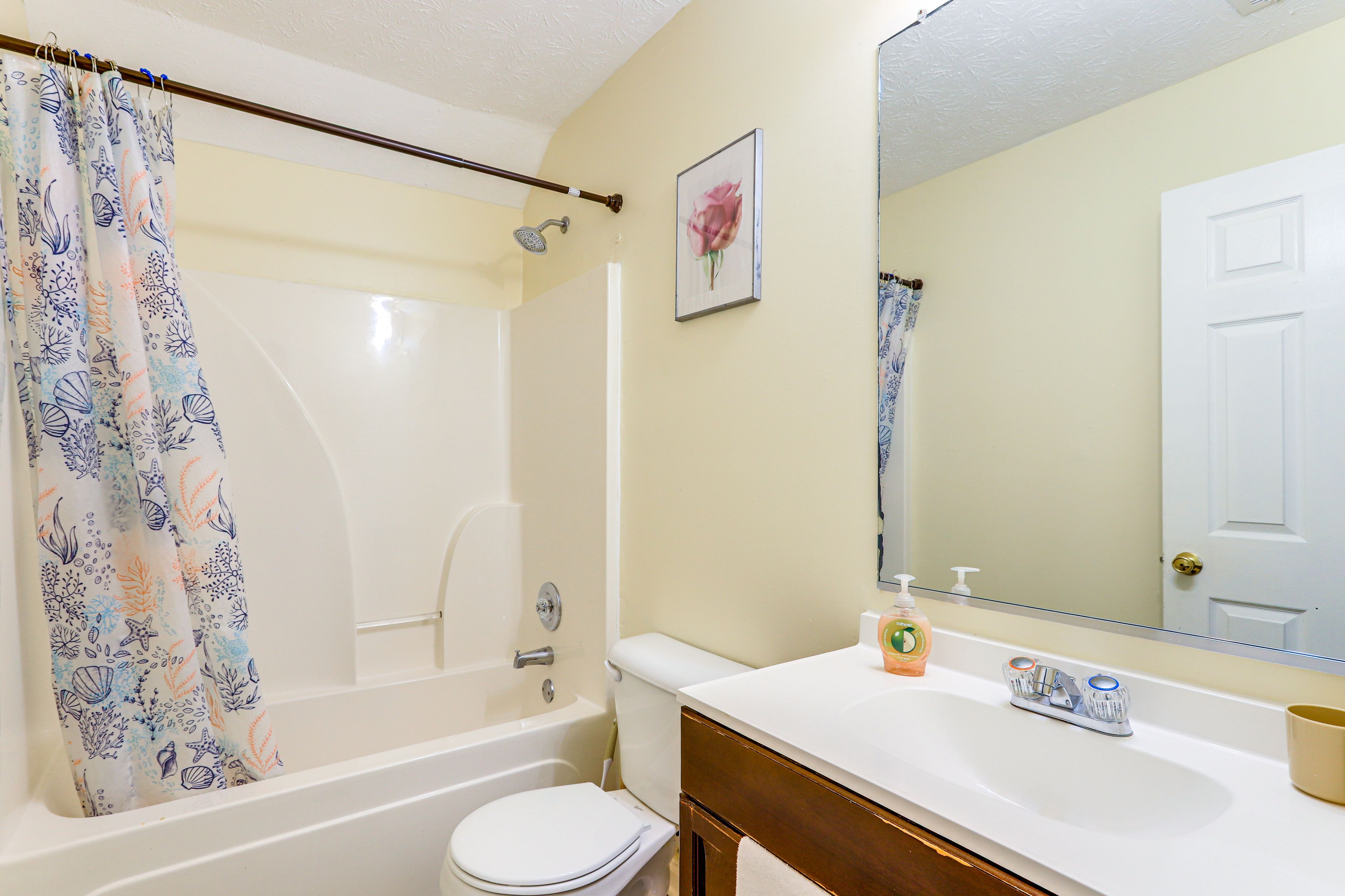 Full Bathroom | 1st Floor