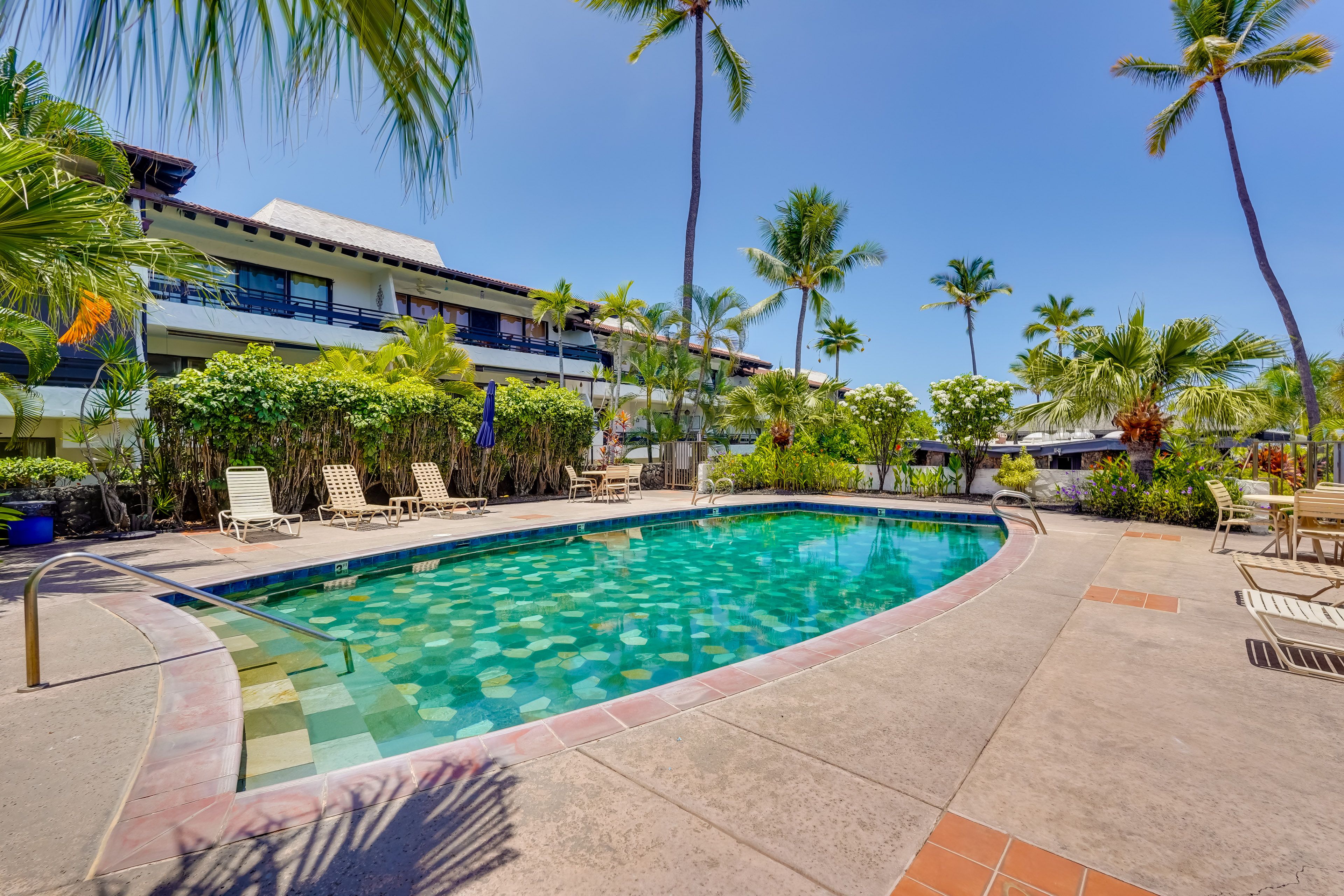 Casa de Emdeko | Community Pool 2