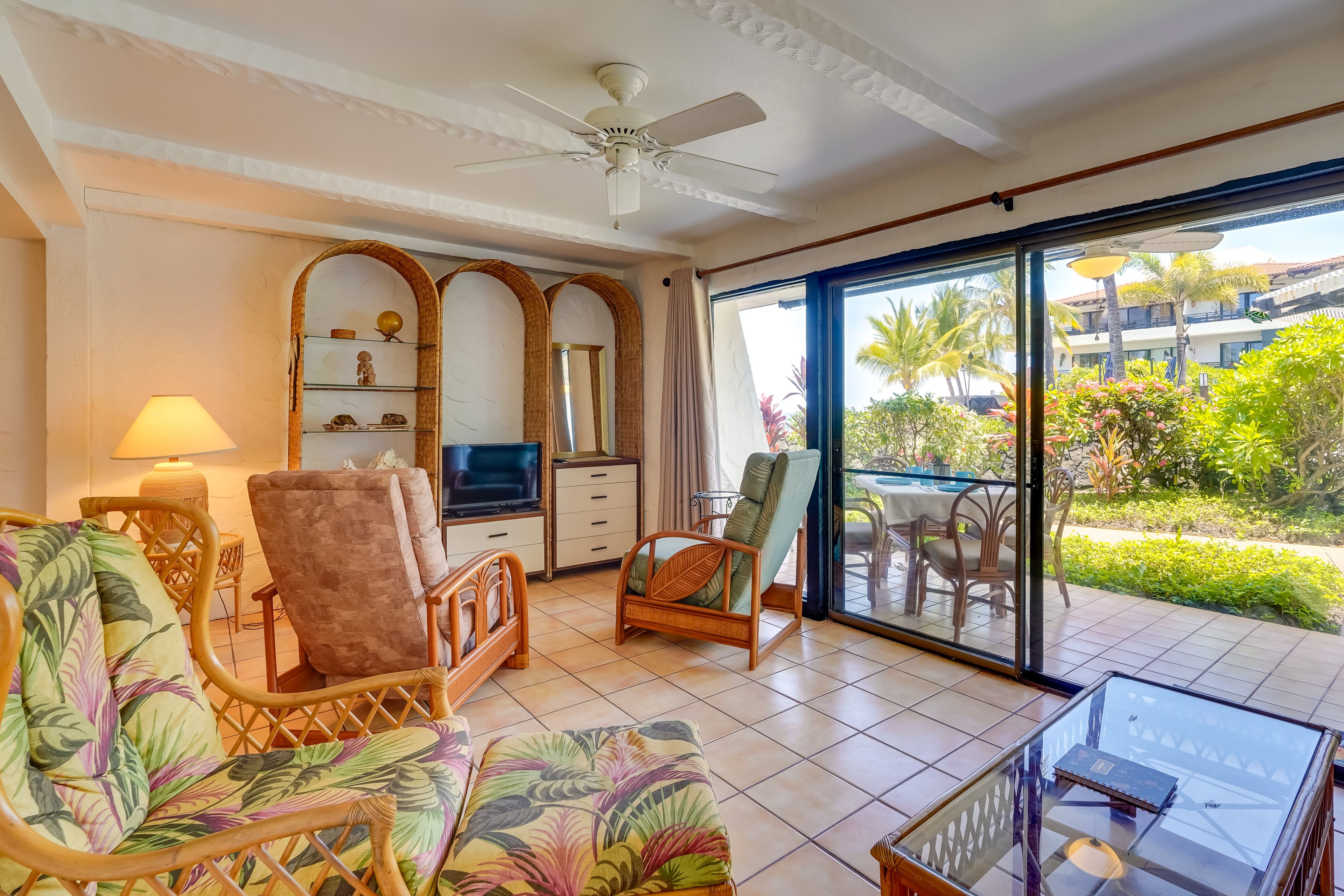 Living Room | Queen Sleeper Sofa | Smart TV | Central A/C & Heating | Free WiFi