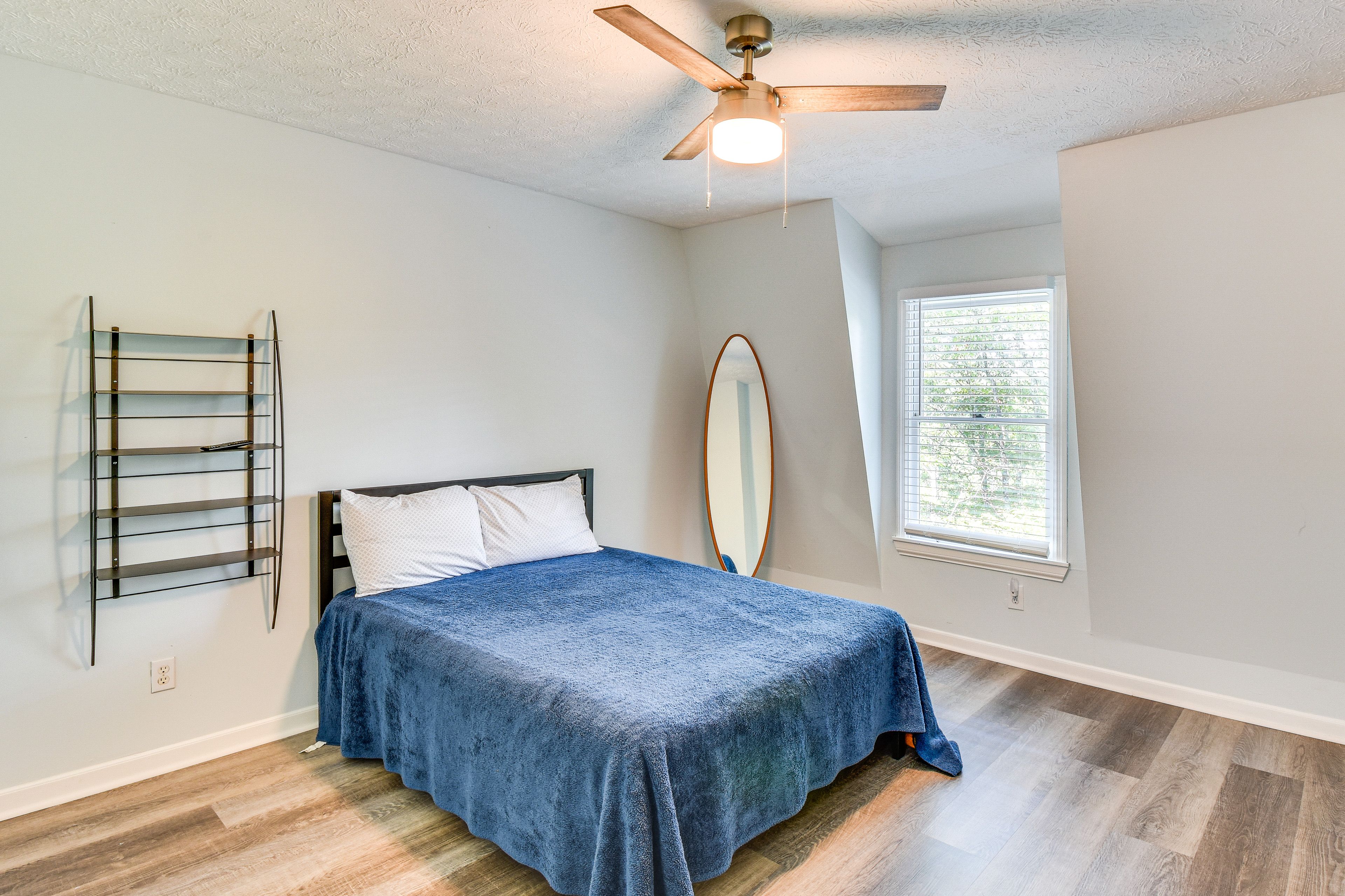 Bedroom 2 | Full Bed | TV | 2nd Floor