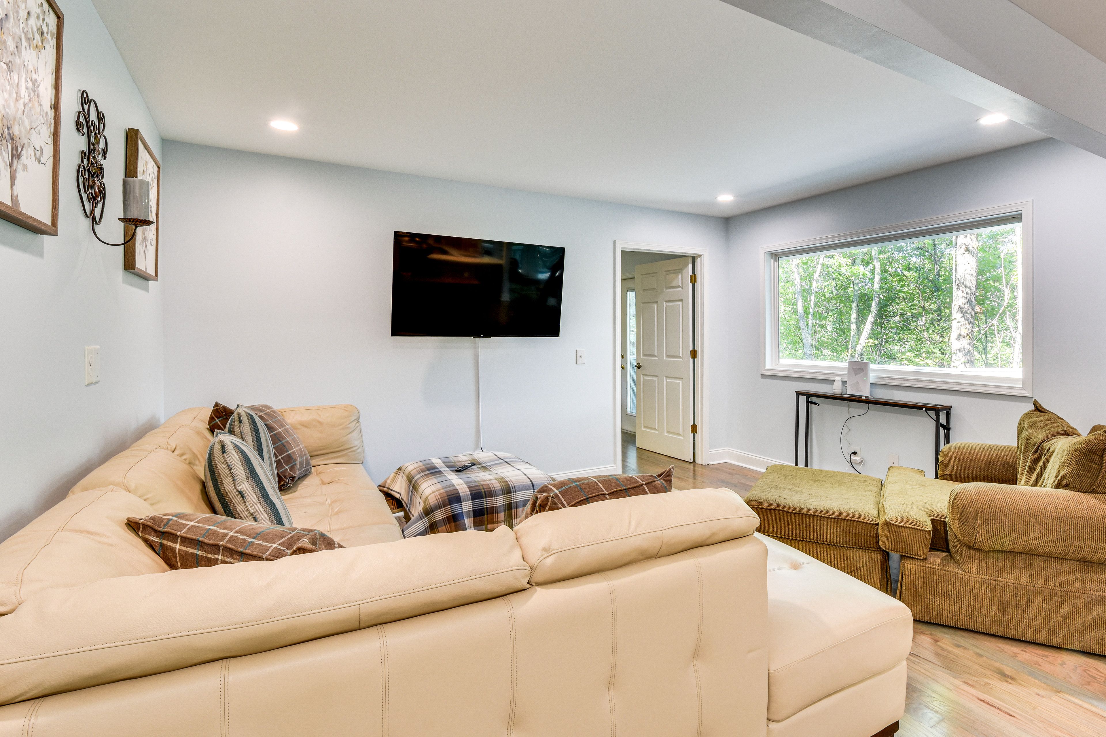 Living Area | TV | Books | Board Games | 1st Floor