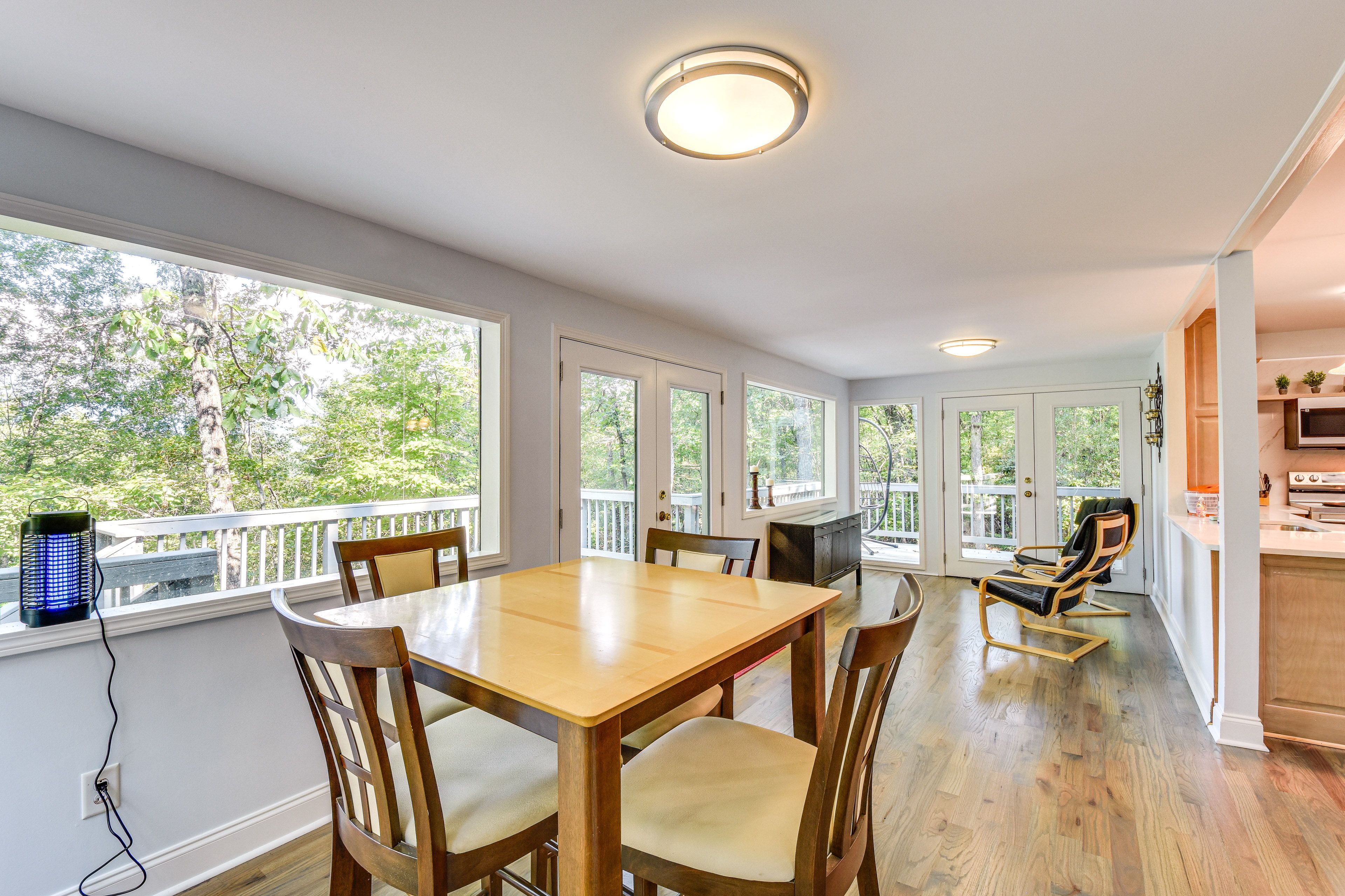 Open-Concept Sunroom | Addt'l Dining Table | 1st Floor