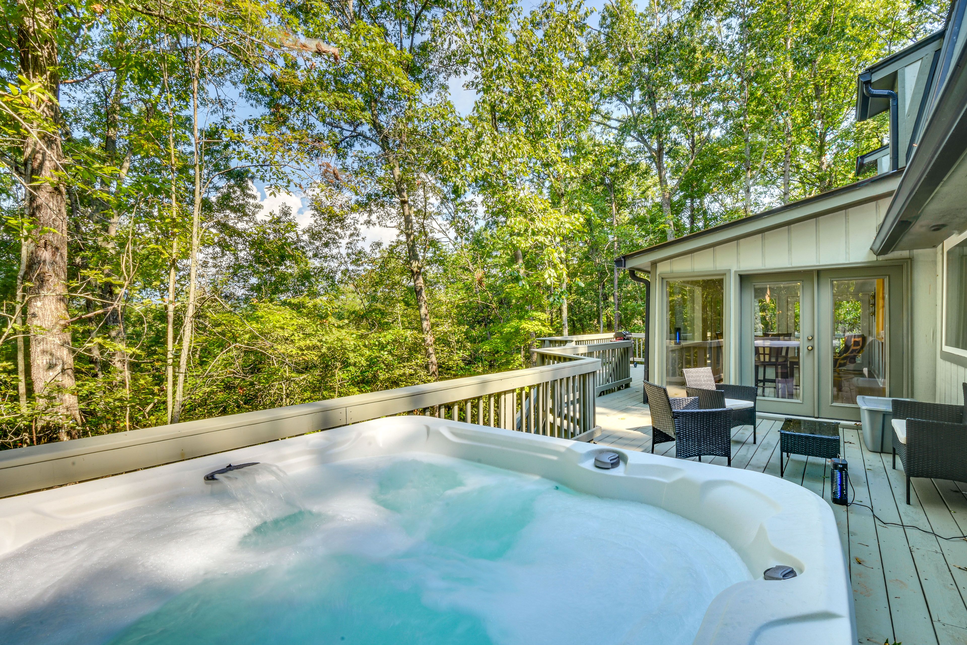 Dahlonega Vacation Rental | 3BR | 2.5BA | 1 Step to Enter | 1,900 Sq Ft