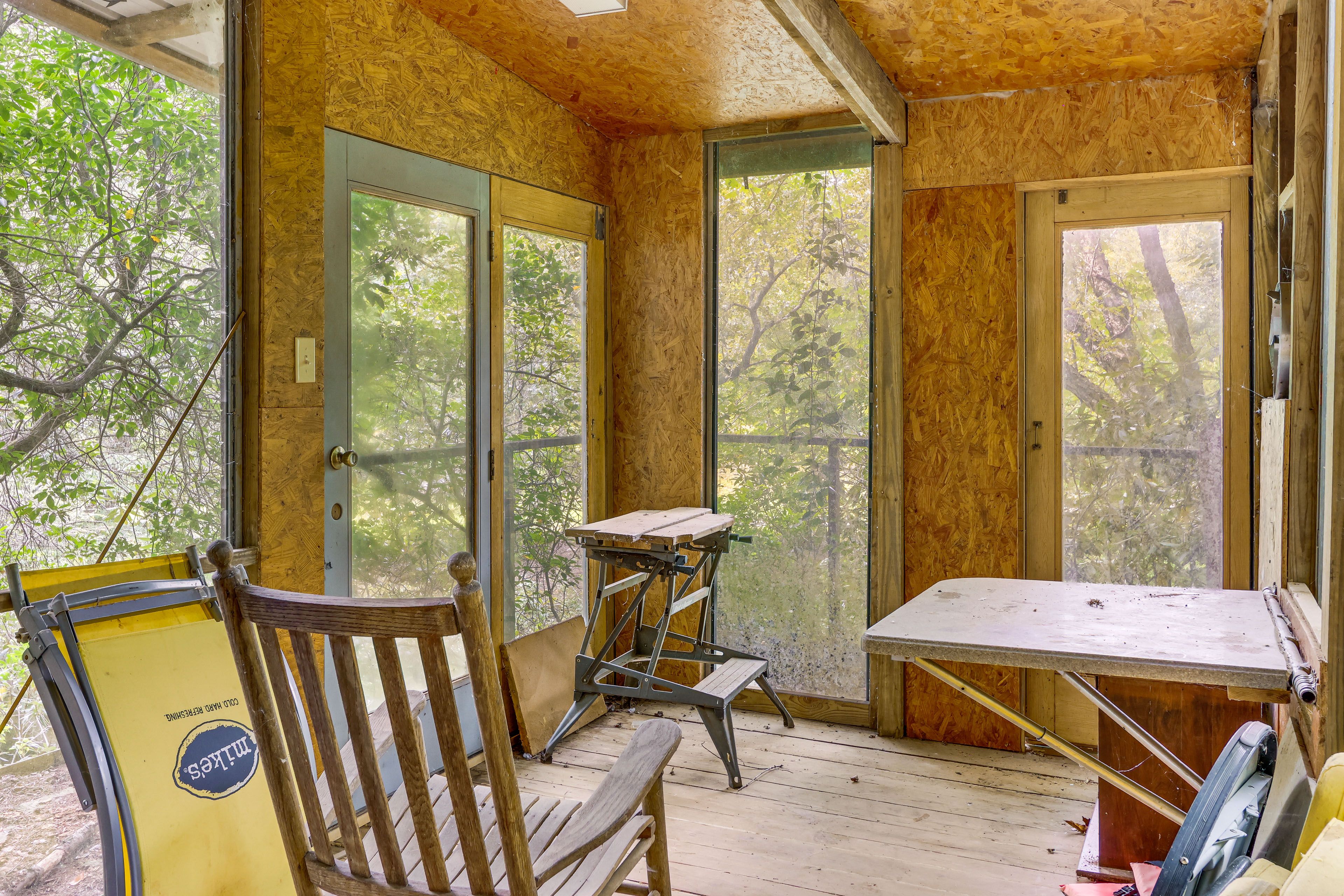 Furnished Fish Hut | River Access