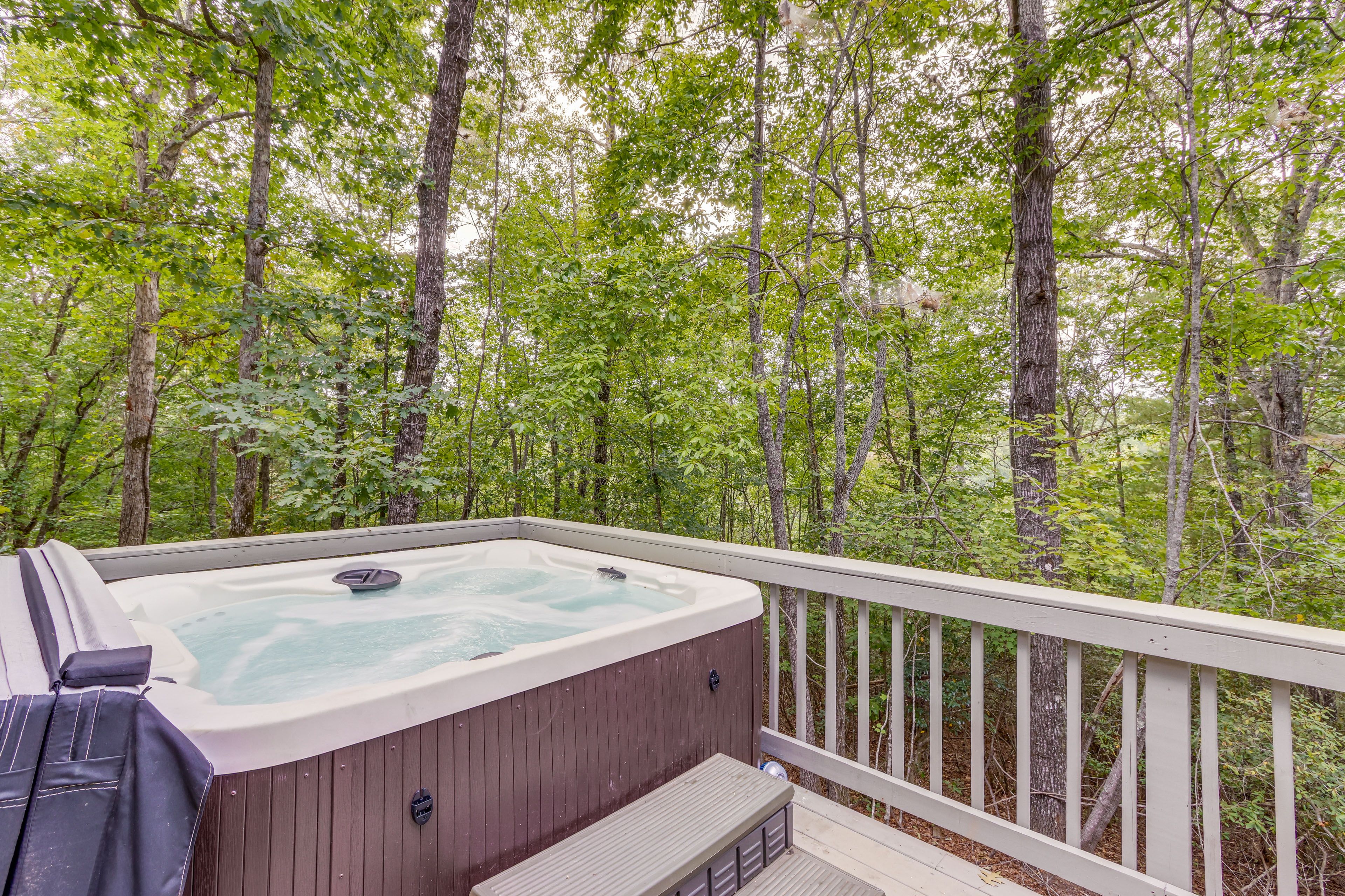 Dahlonega Vacation Rental | 3BR | 2.5BA | 1 Step to Enter | 1,900 Sq Ft