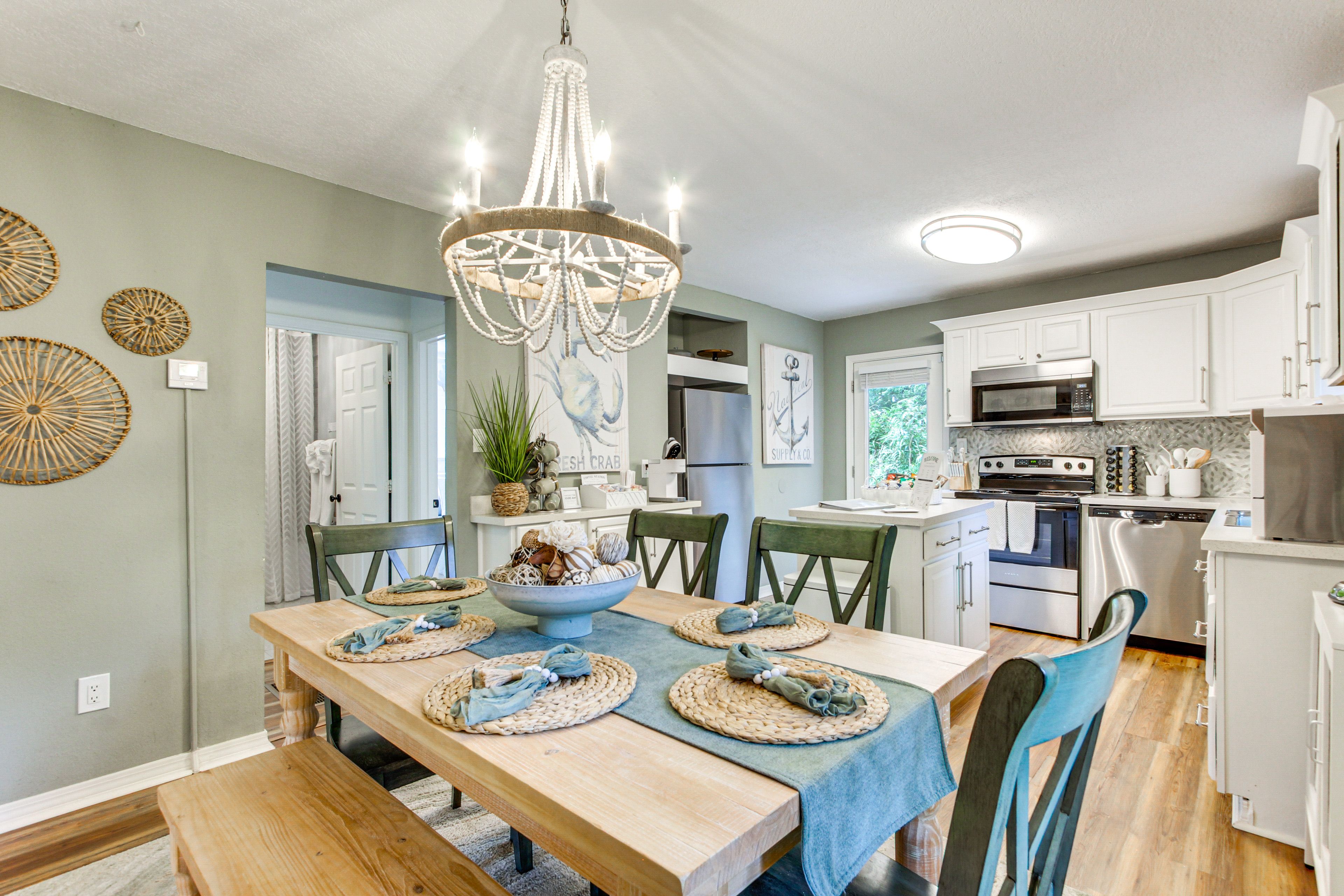 Dining Area | Dining Table | Dishware/Flatware