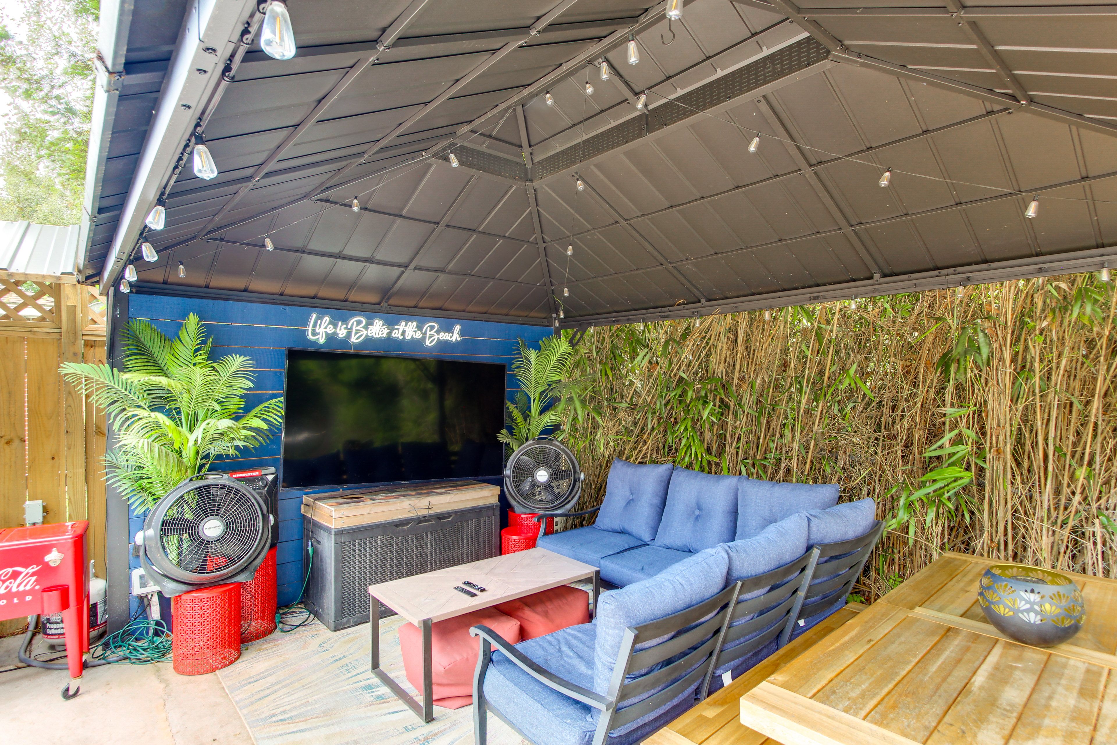 Gulfport Vacation Rental | 3BR | 1BA | 1,077 Sq Ft | 4 Steps Required