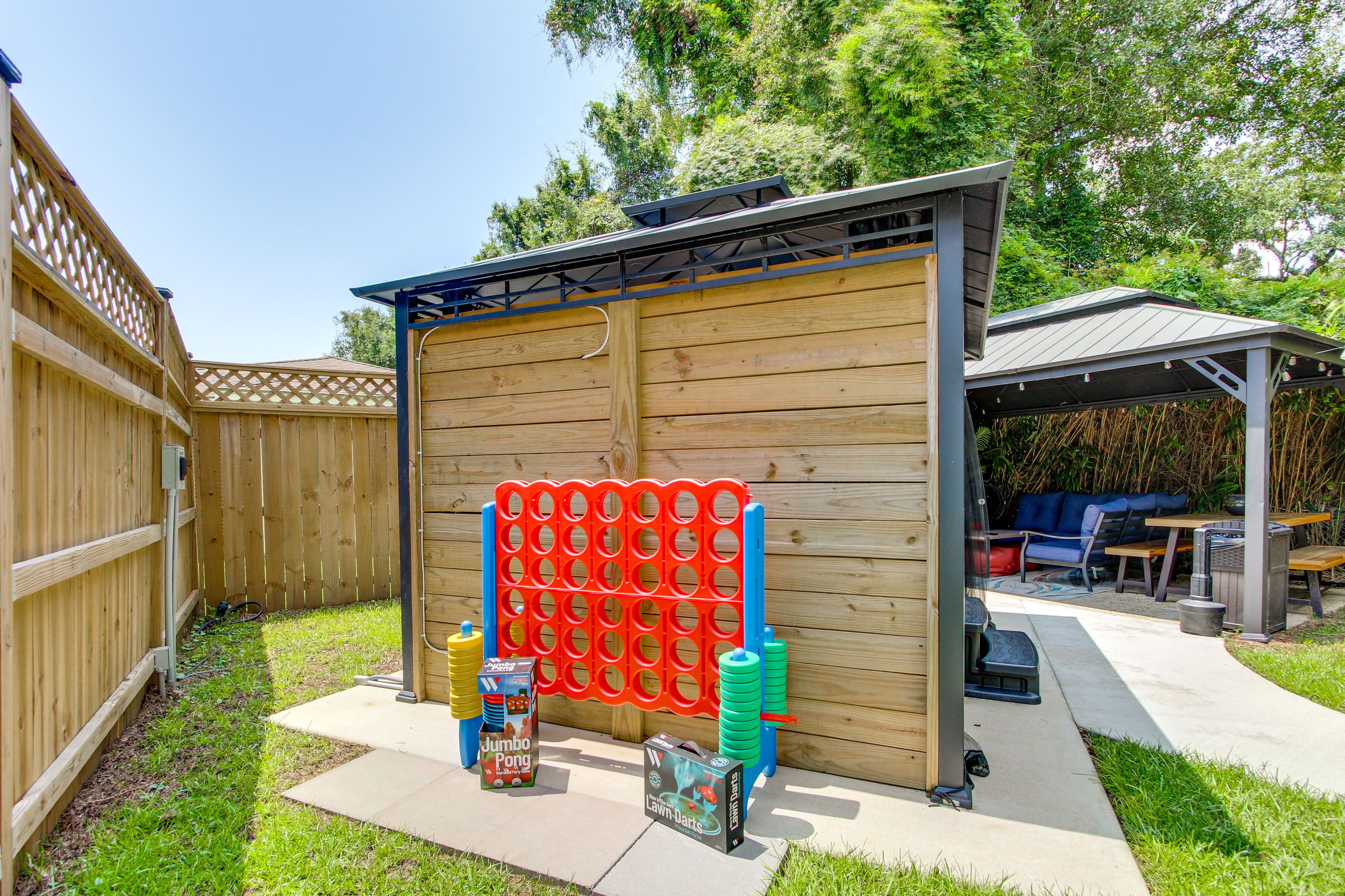 Exterior | Jumbo Yard Games | Cornhole | Hammock