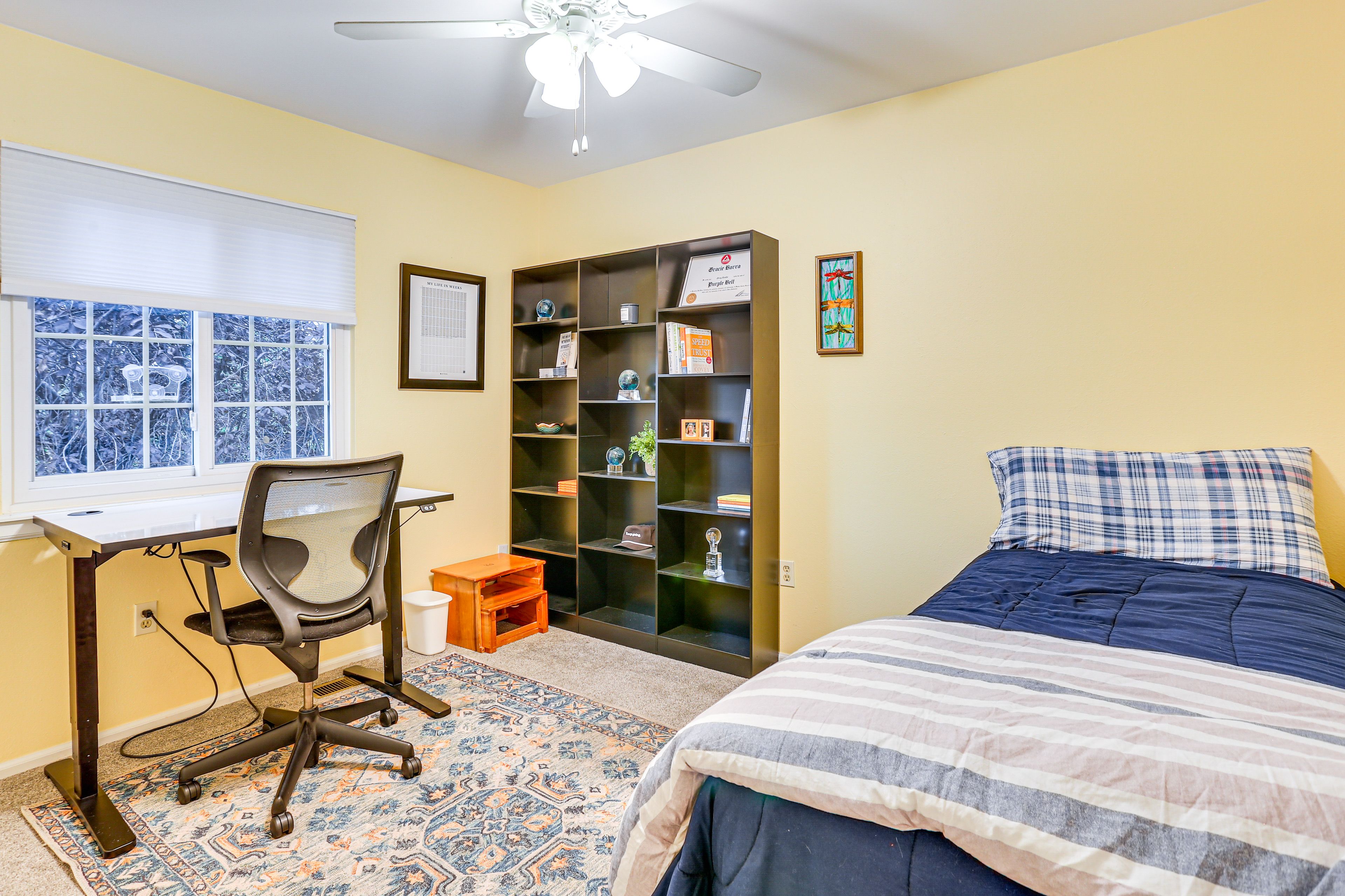 Bedroom 4 | Twin Bed | Laptop Workspace | Free WiFi | Basement