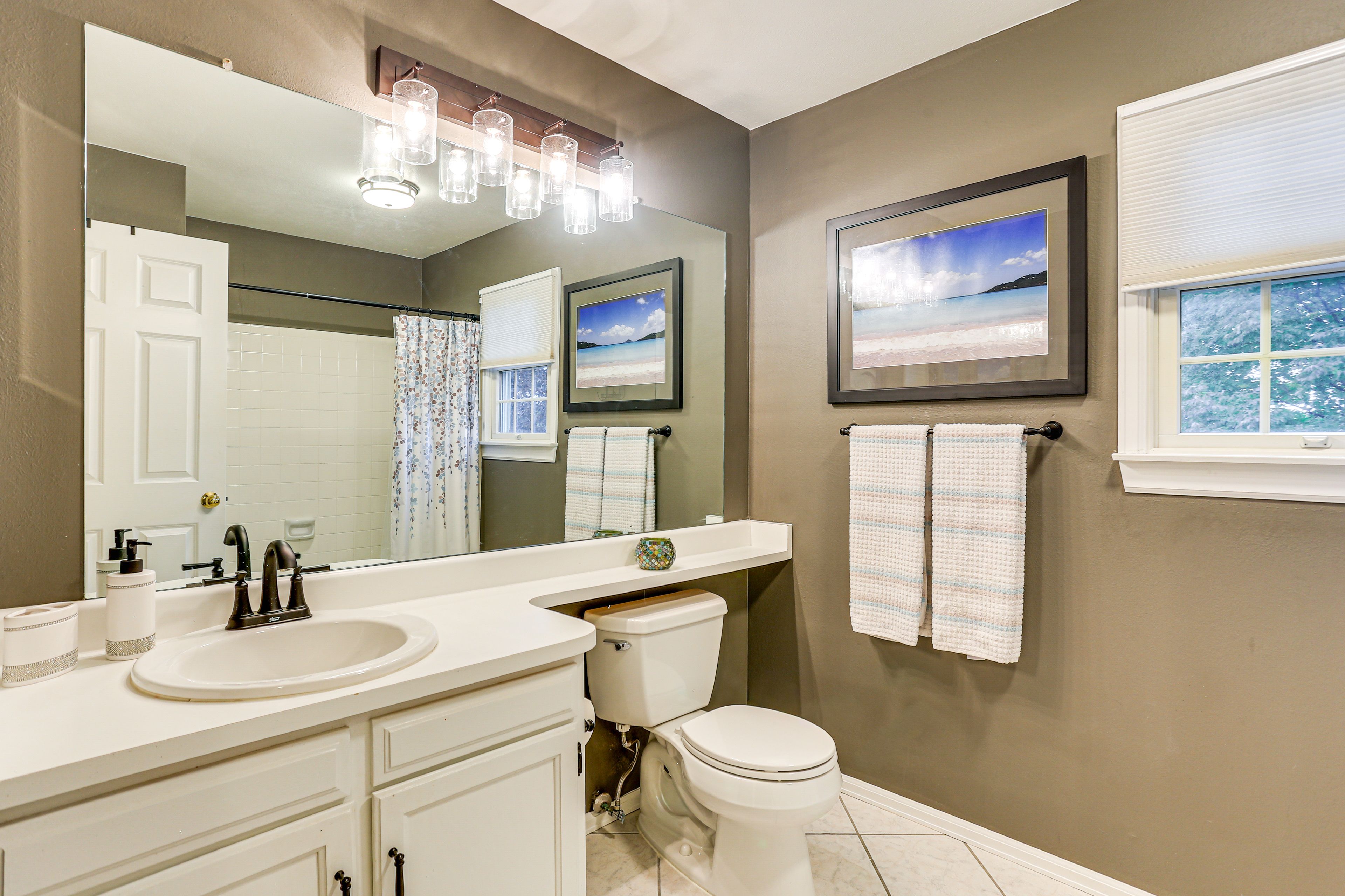 Full Bathroom | 2nd Floor