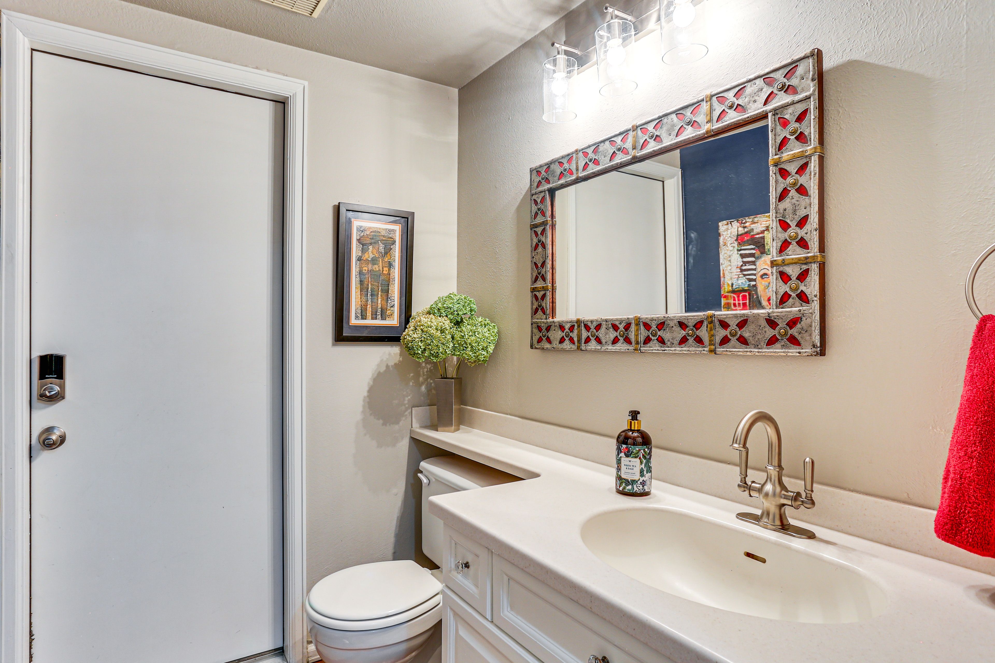 Full Bathroom | 1st Floor