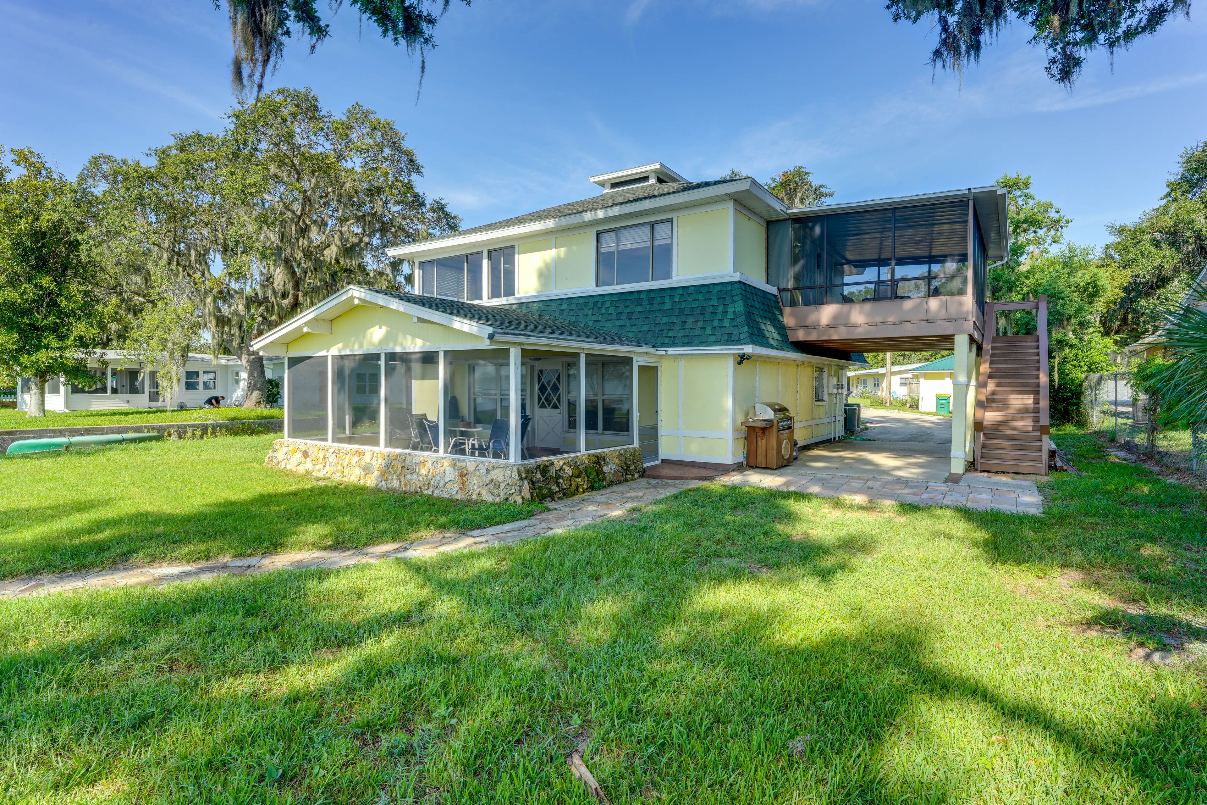 Shared Outdoor Space | Backyard | Fire Pit