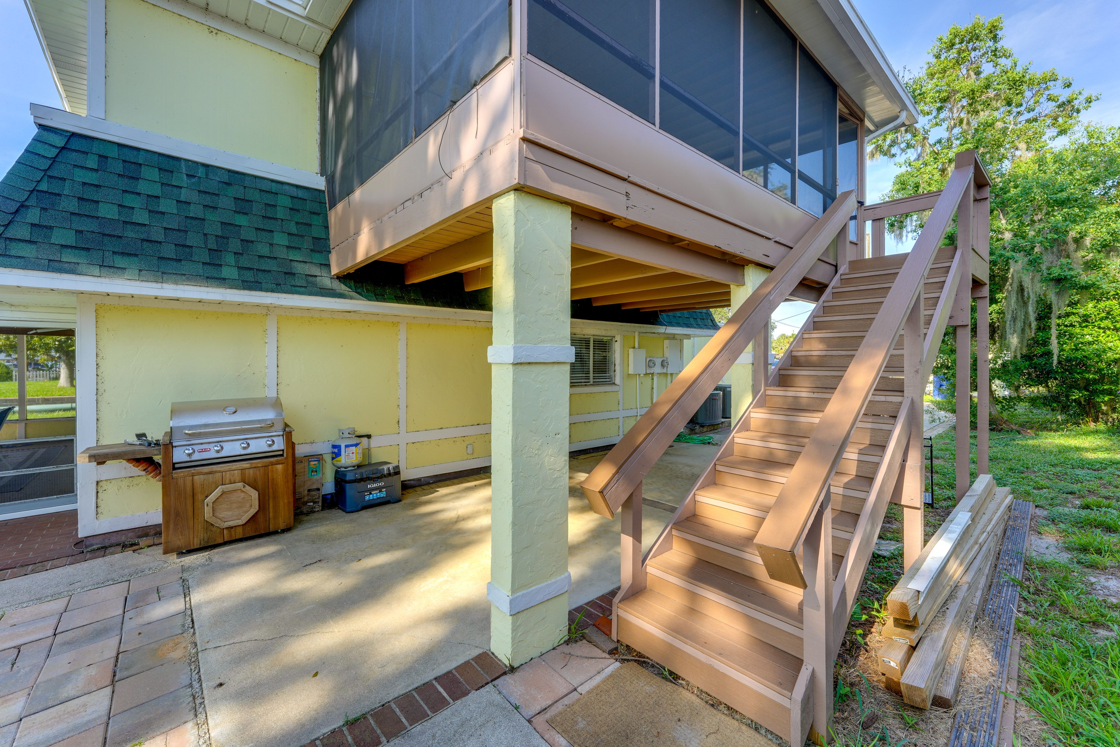 Apartment Exterior | Shared Outdoor Seating & Gas Grill