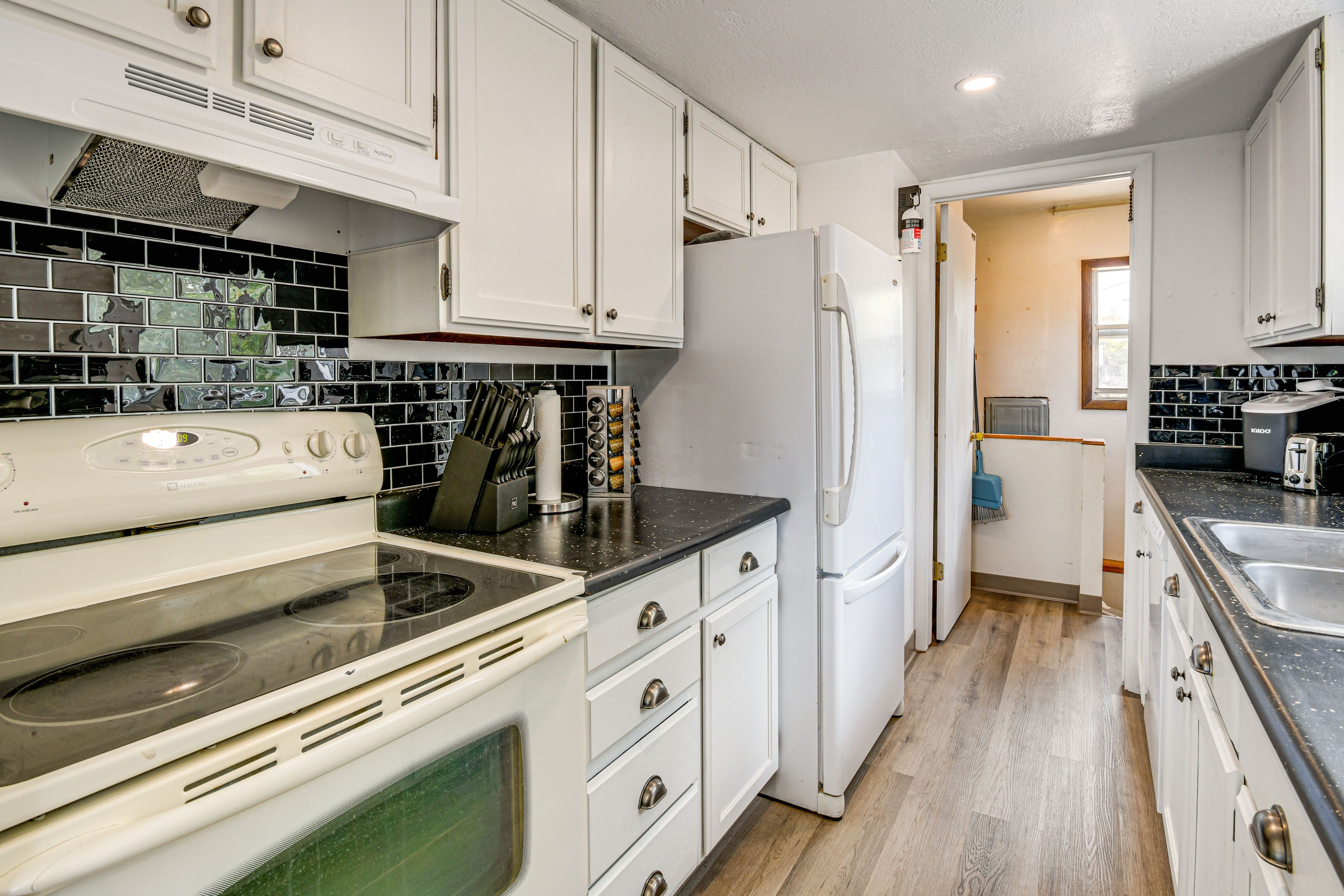 Kitchen | Keurig Coffee Maker | Dishwasher | Spices