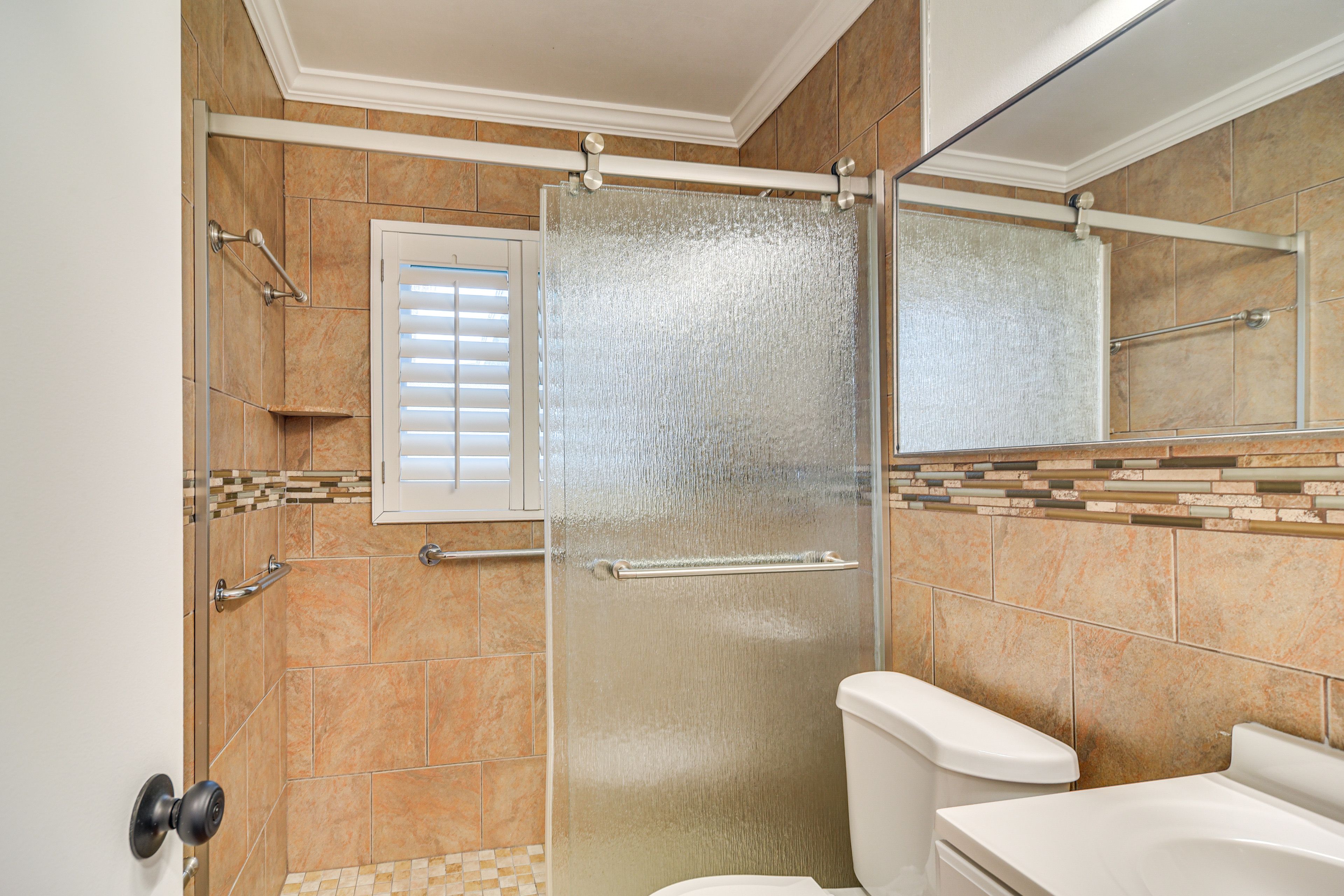 Full Bathroom | Towels & Linens Provided