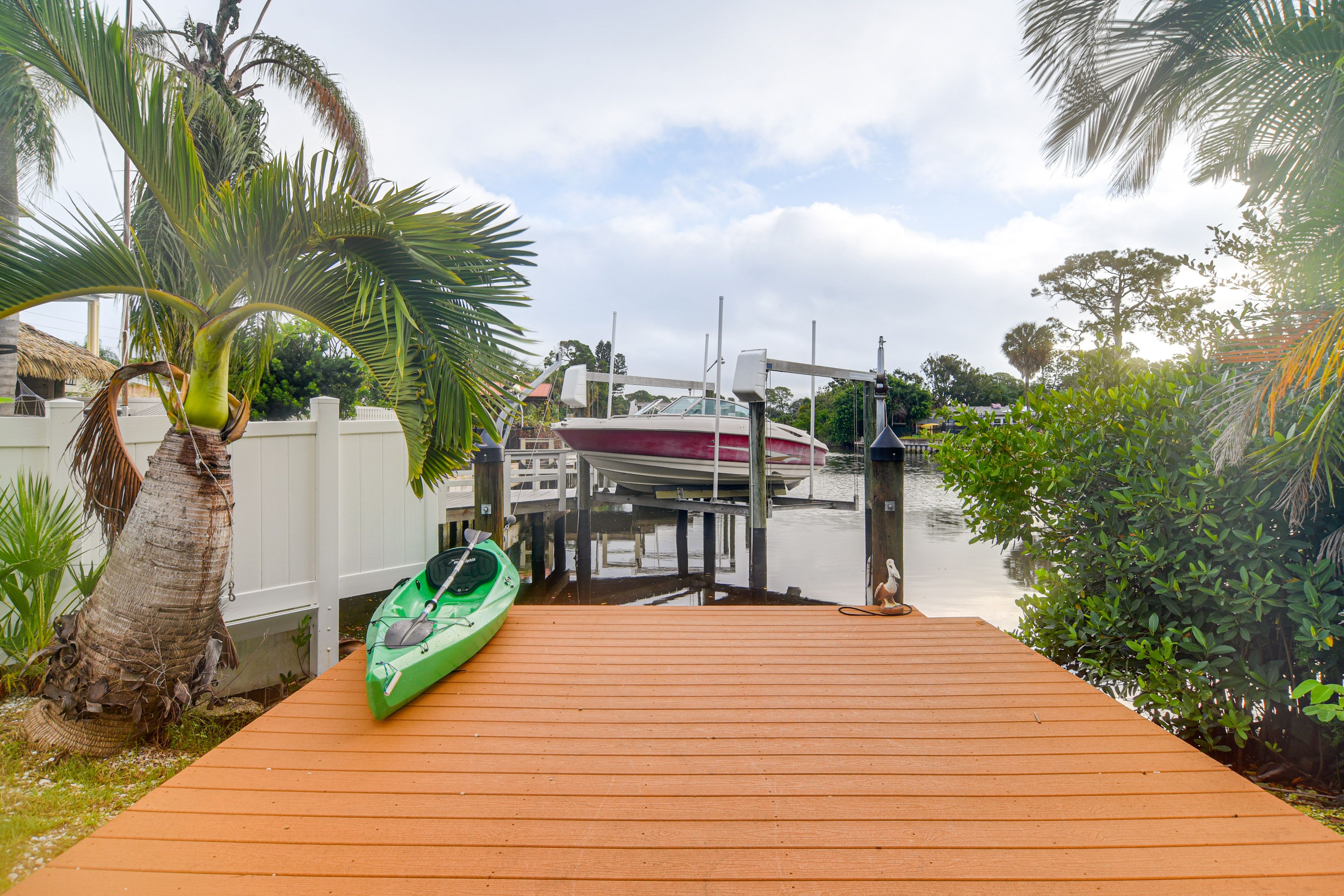 St. Petersburg Vacation Rental | 2BR | 1BA | 990 Sq Ft | 1 Step Required