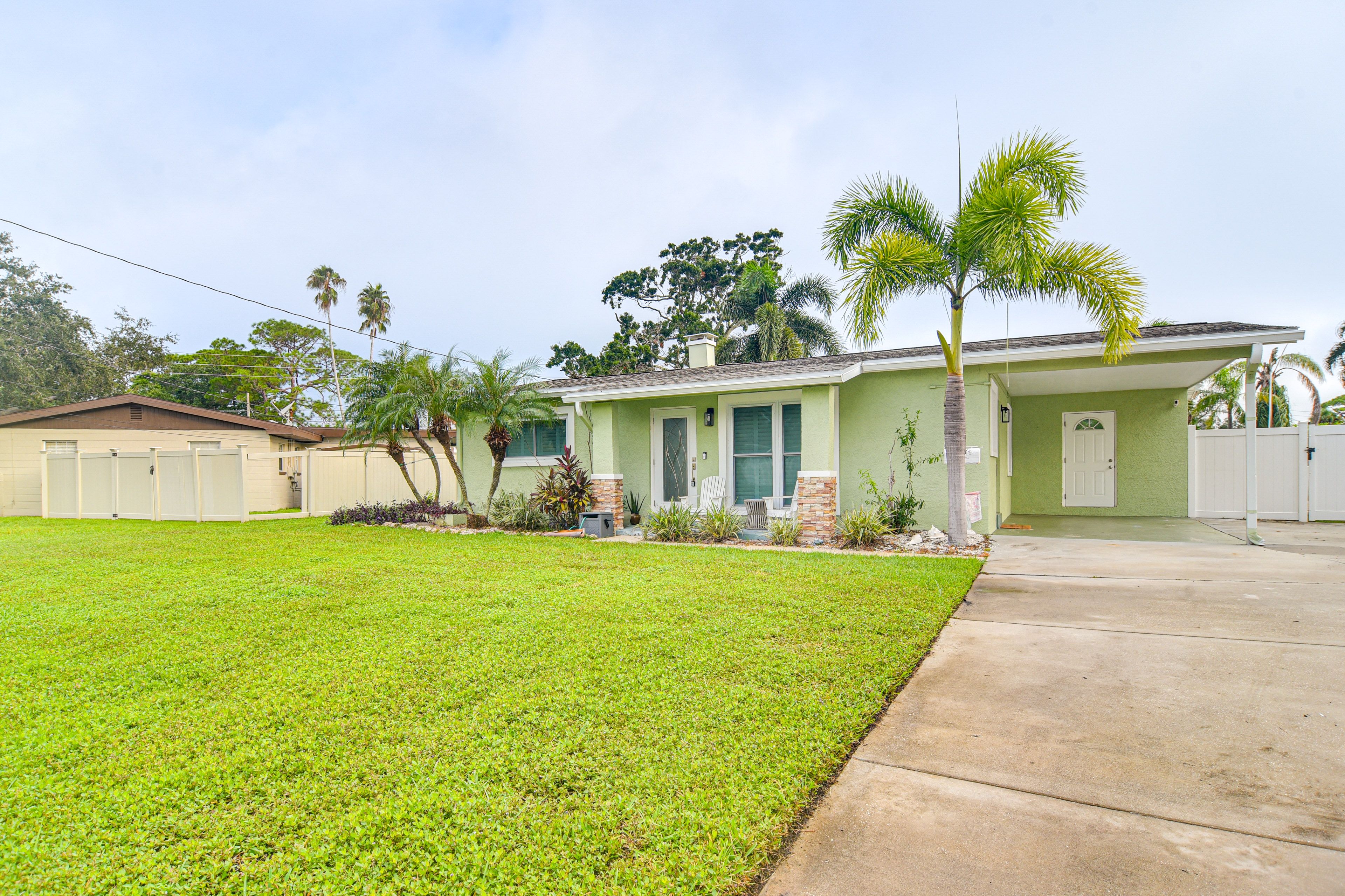 Parking | Driveway (6 Vehicles)