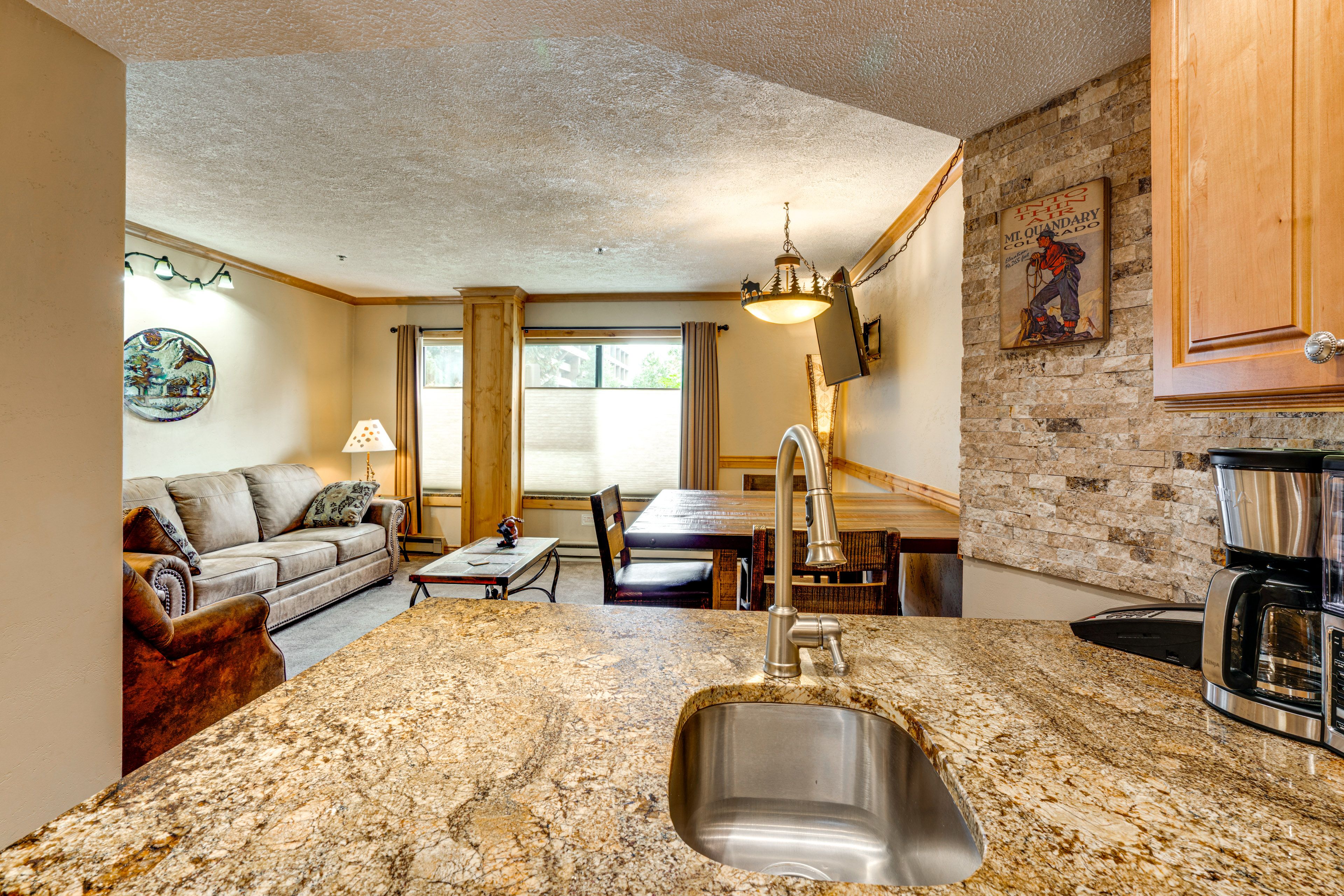 Living Room | Free WiFi | Central Heating | Smart TV