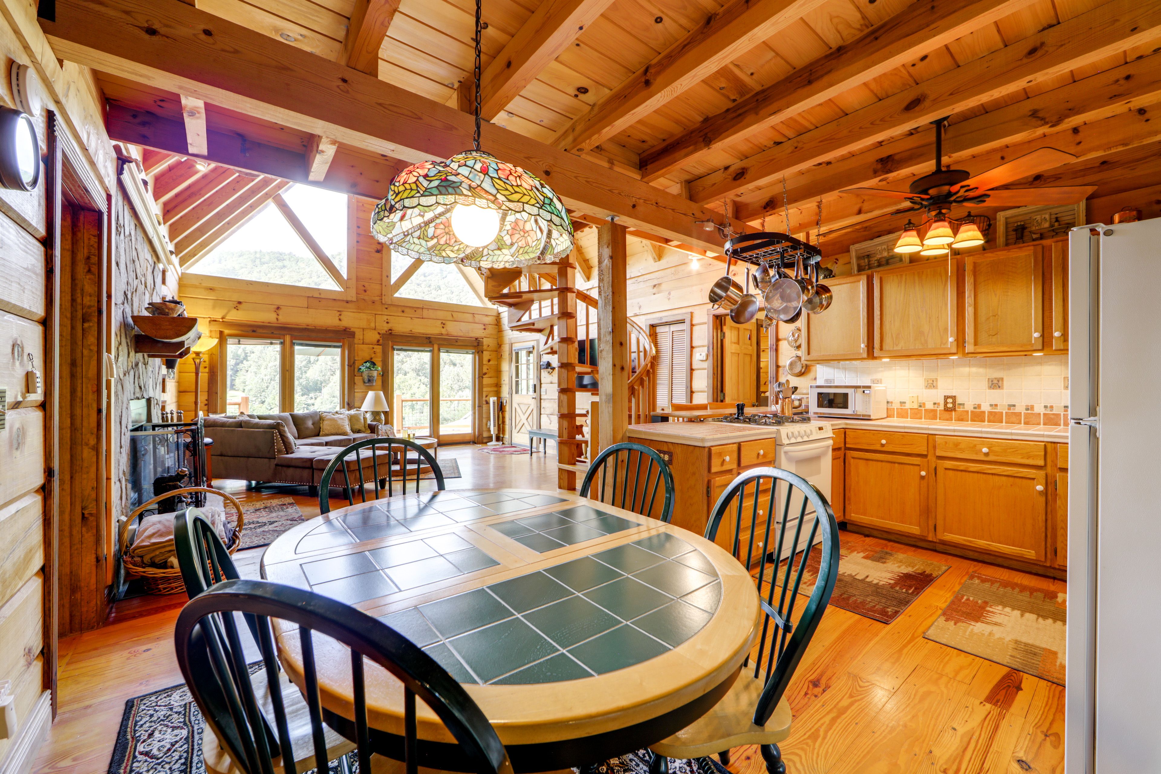 Dining Area | Dishware/Flatware Provided | 1st Floor