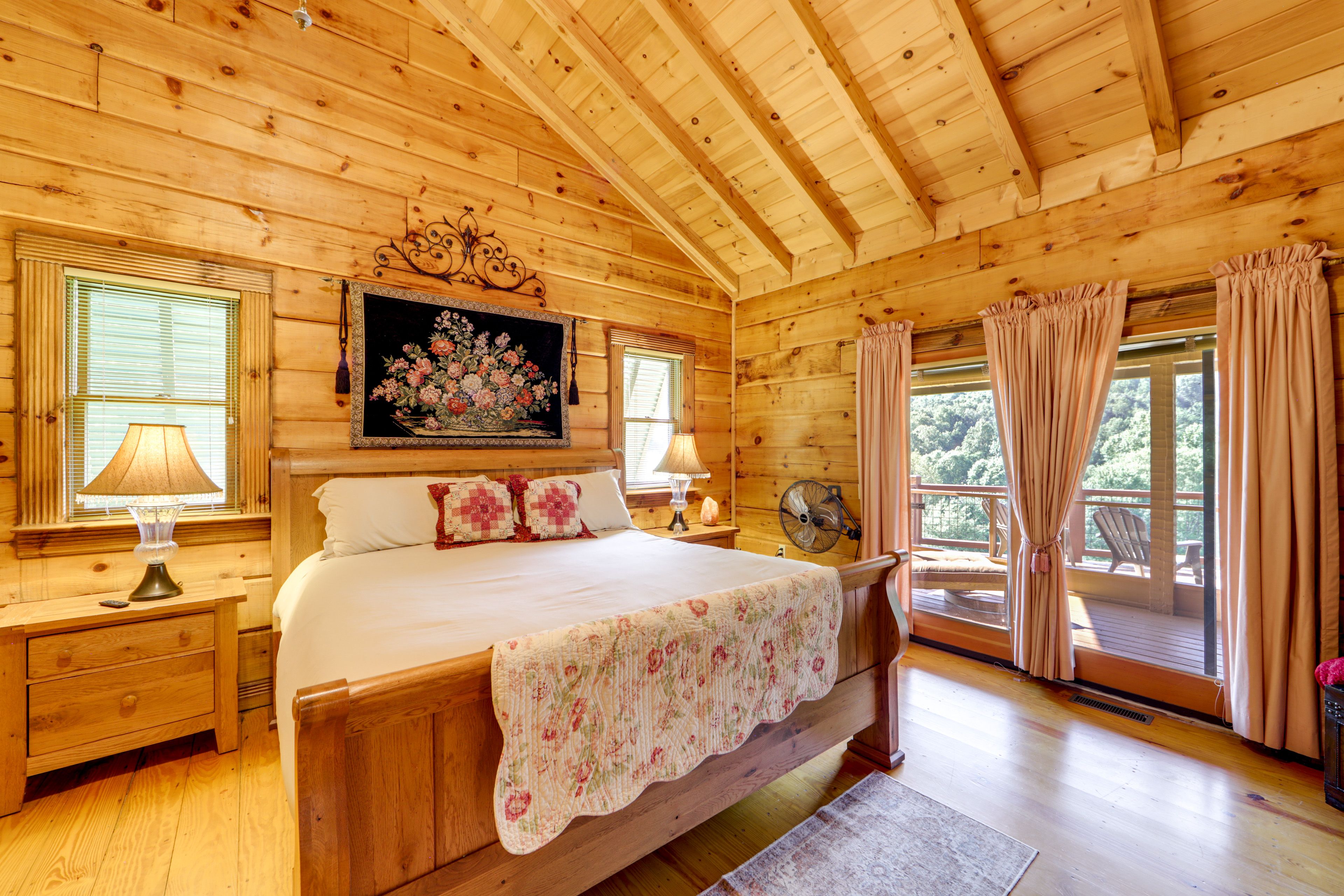Bedroom Suite 1 | King Bed | Smart TV | 1st Floor