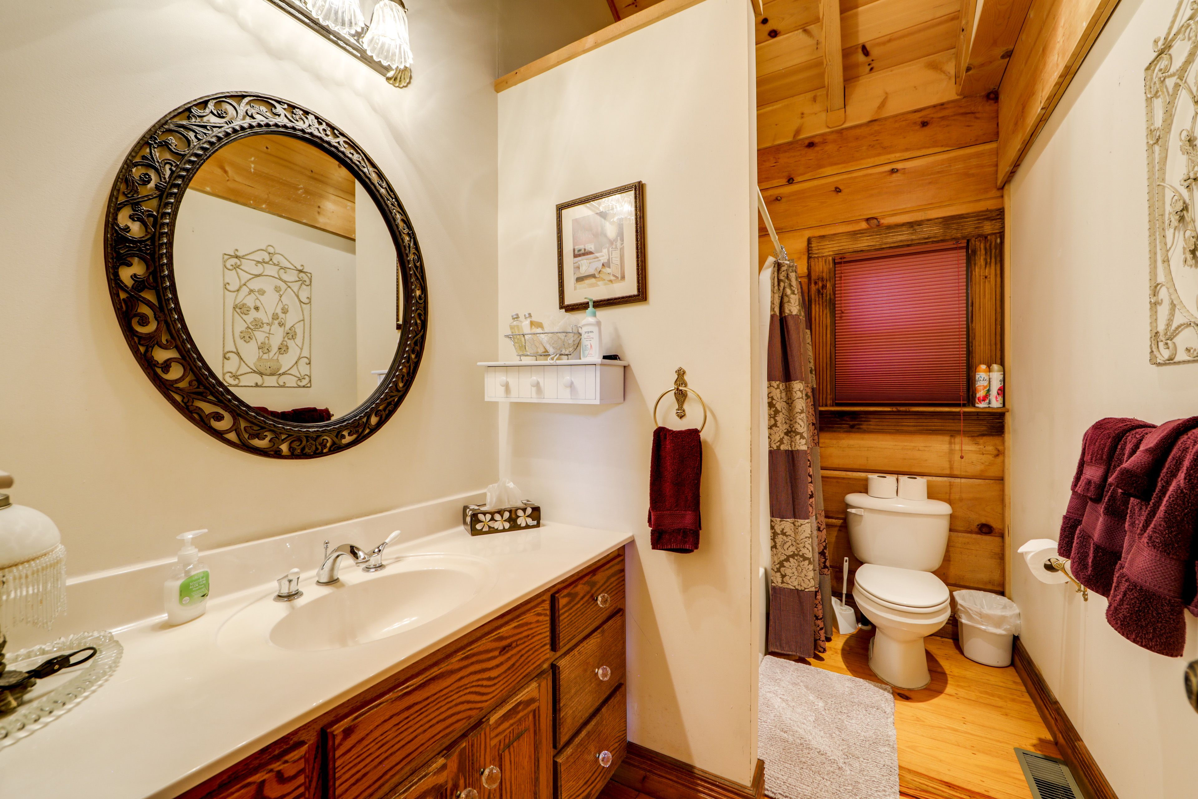 Full Bathroom | Towels Provided | 1st Floor