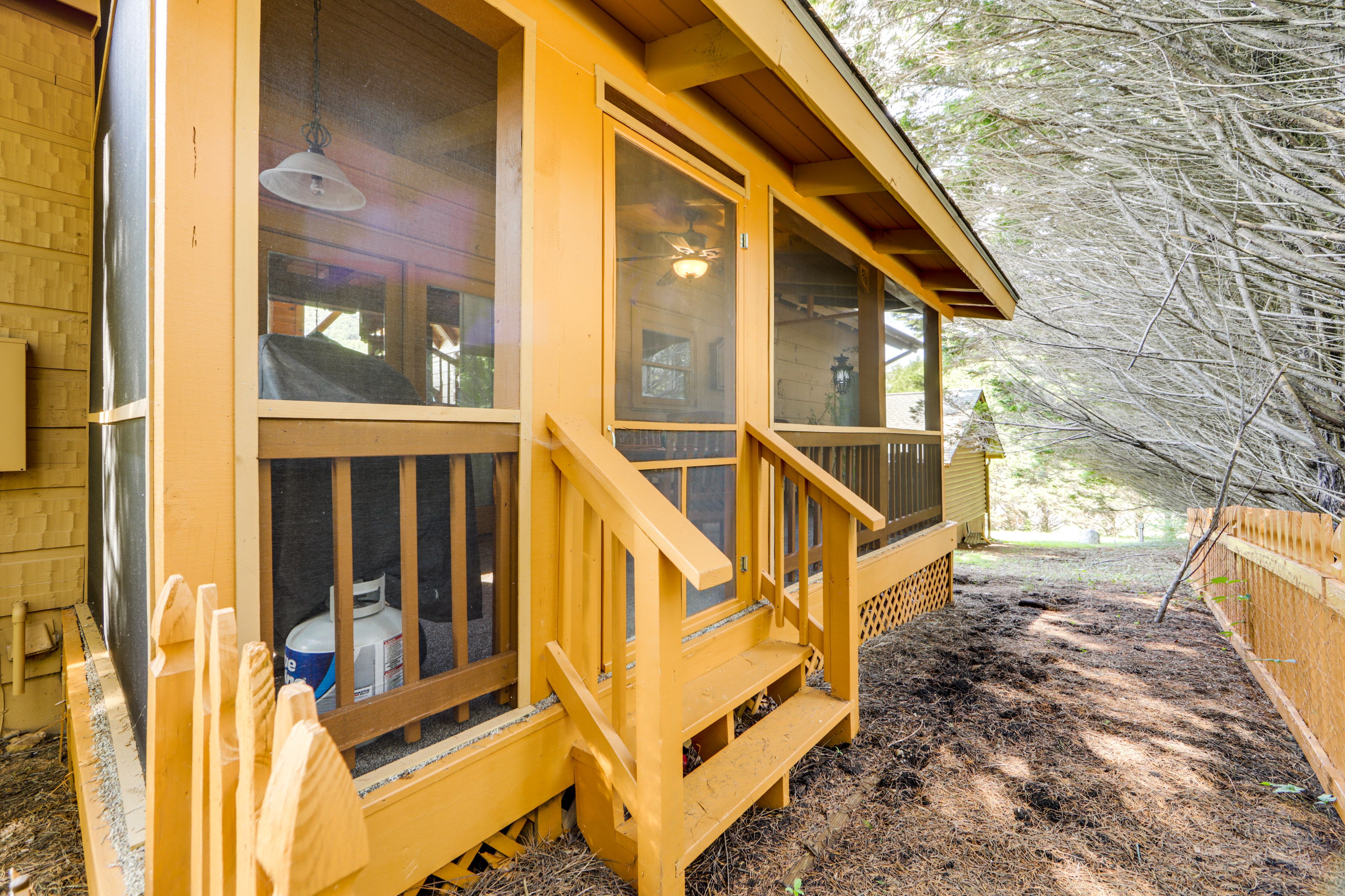 Screened-In Deck 3 | Gas Grill | Dining Area