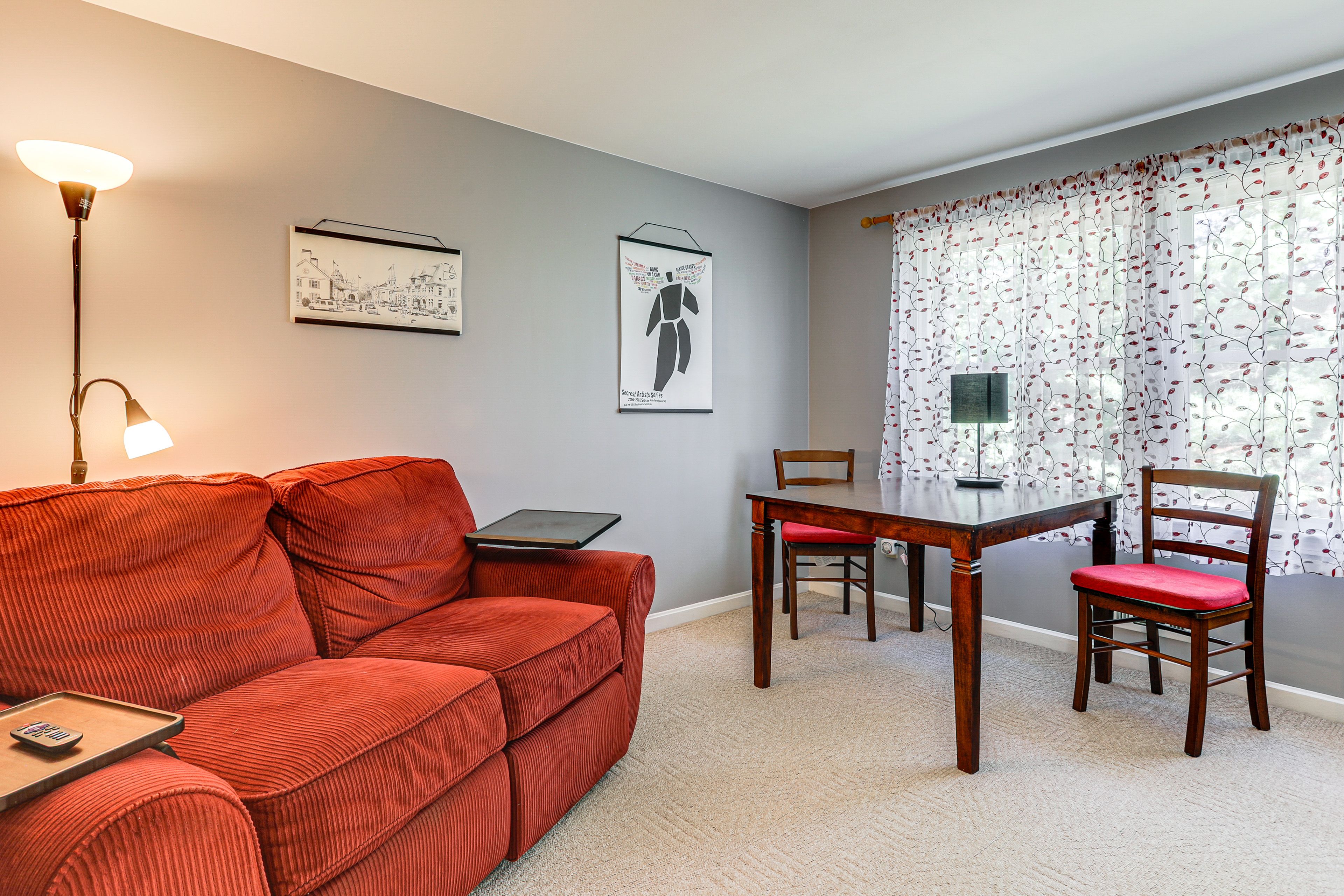 Family Room | 1st Floor | Smart TV | Board Games/Books