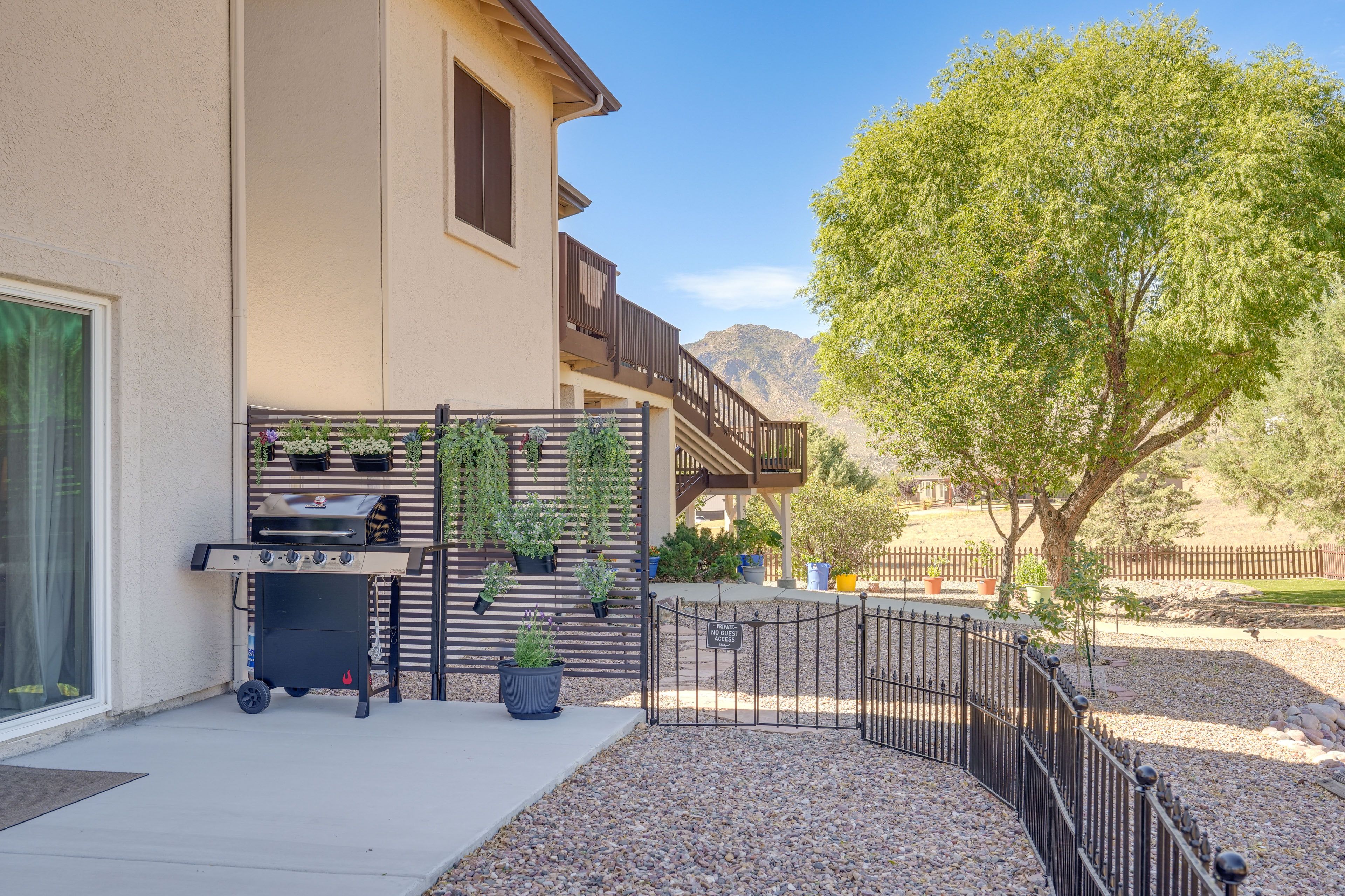 Mountain Views | Quaint Neighborhood