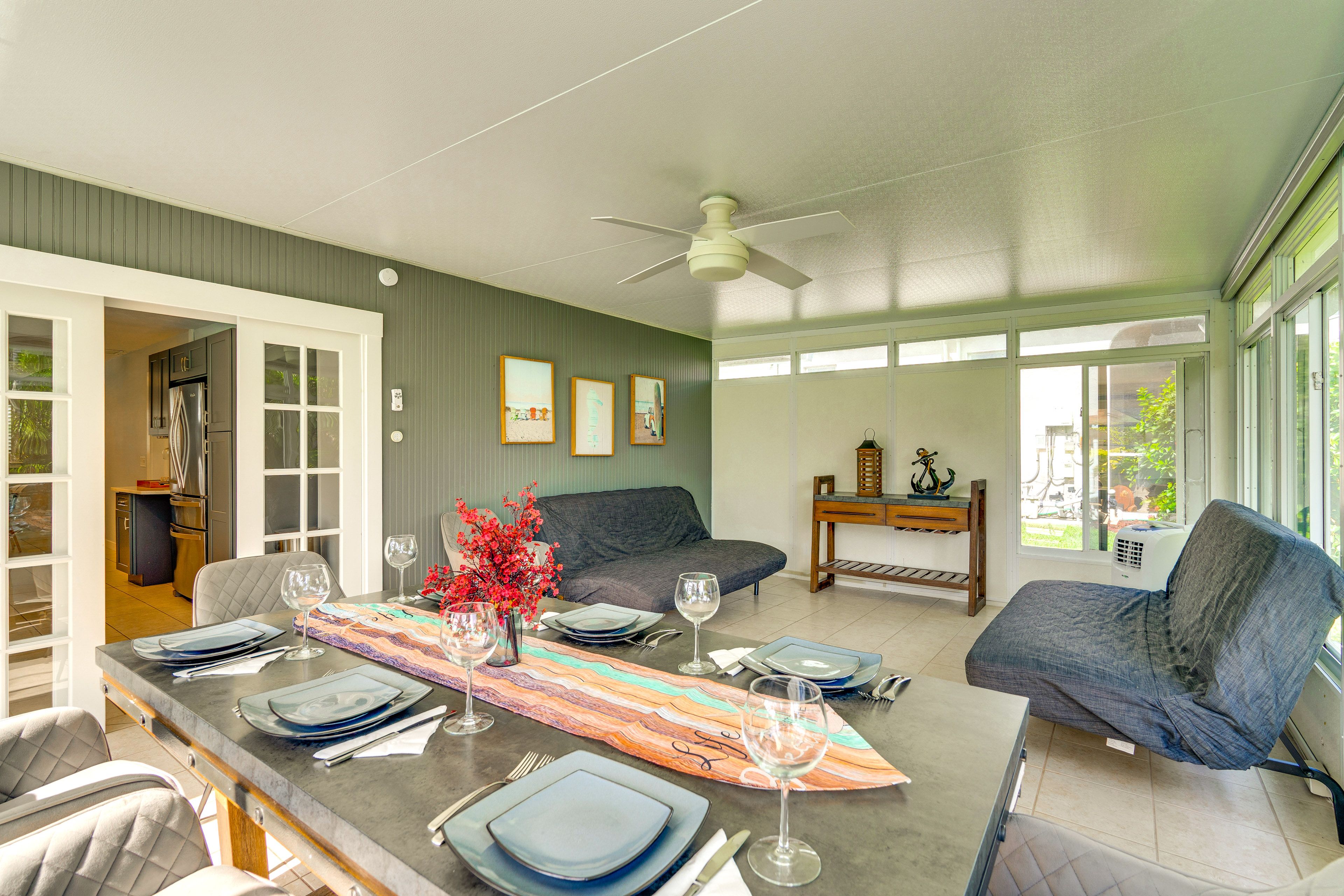 Sunroom | 2 Queen Futons