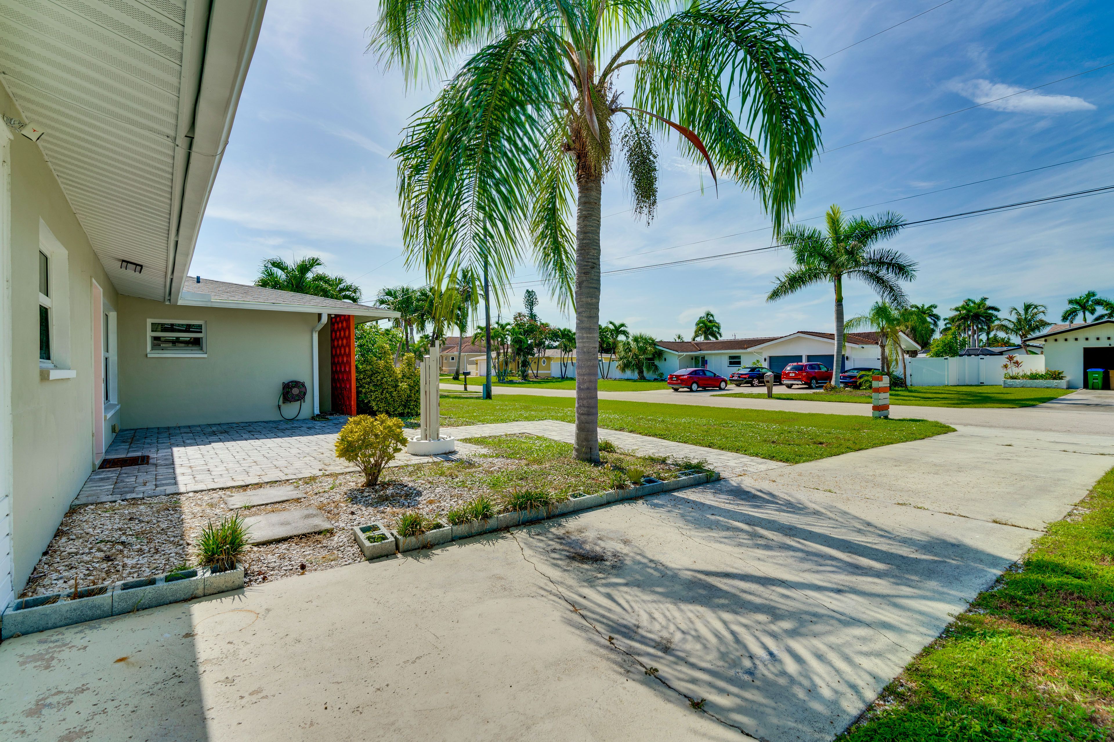 Home Exterior | Parking | Driveway (2 Vehicles)