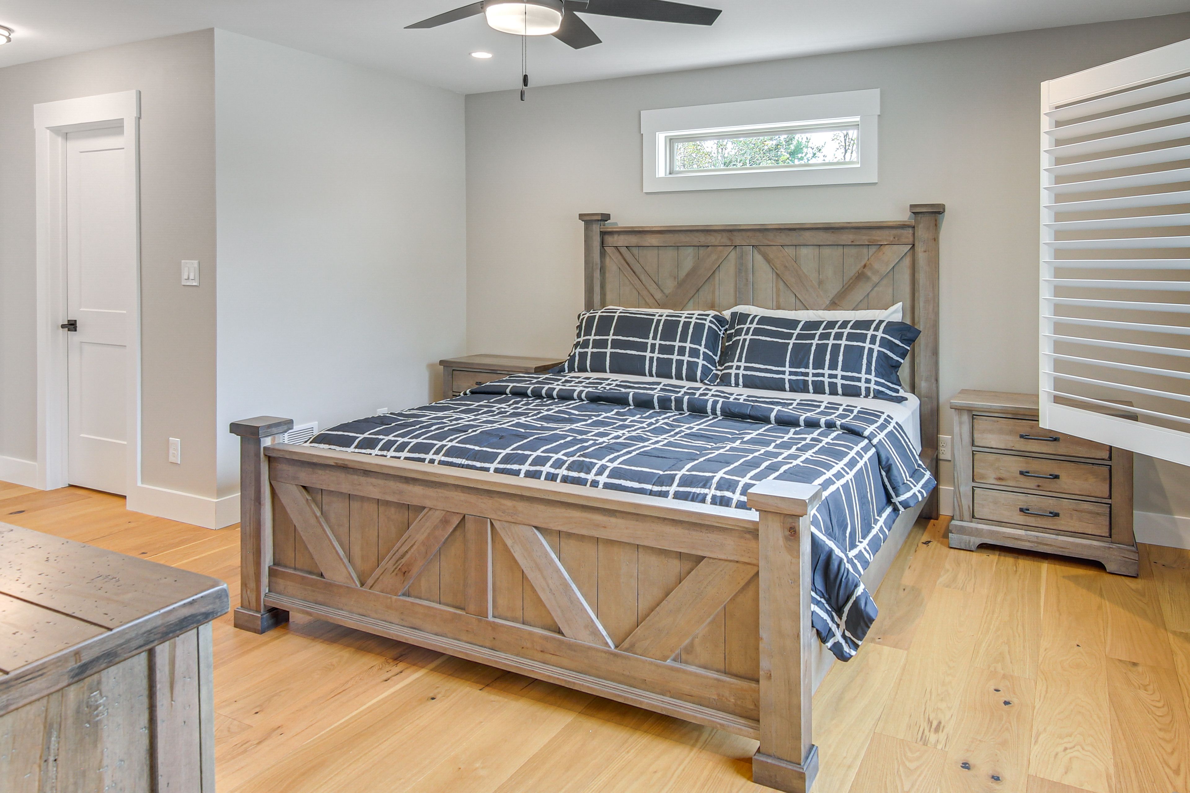 Bedroom 1 | King Bed | Linens Provided