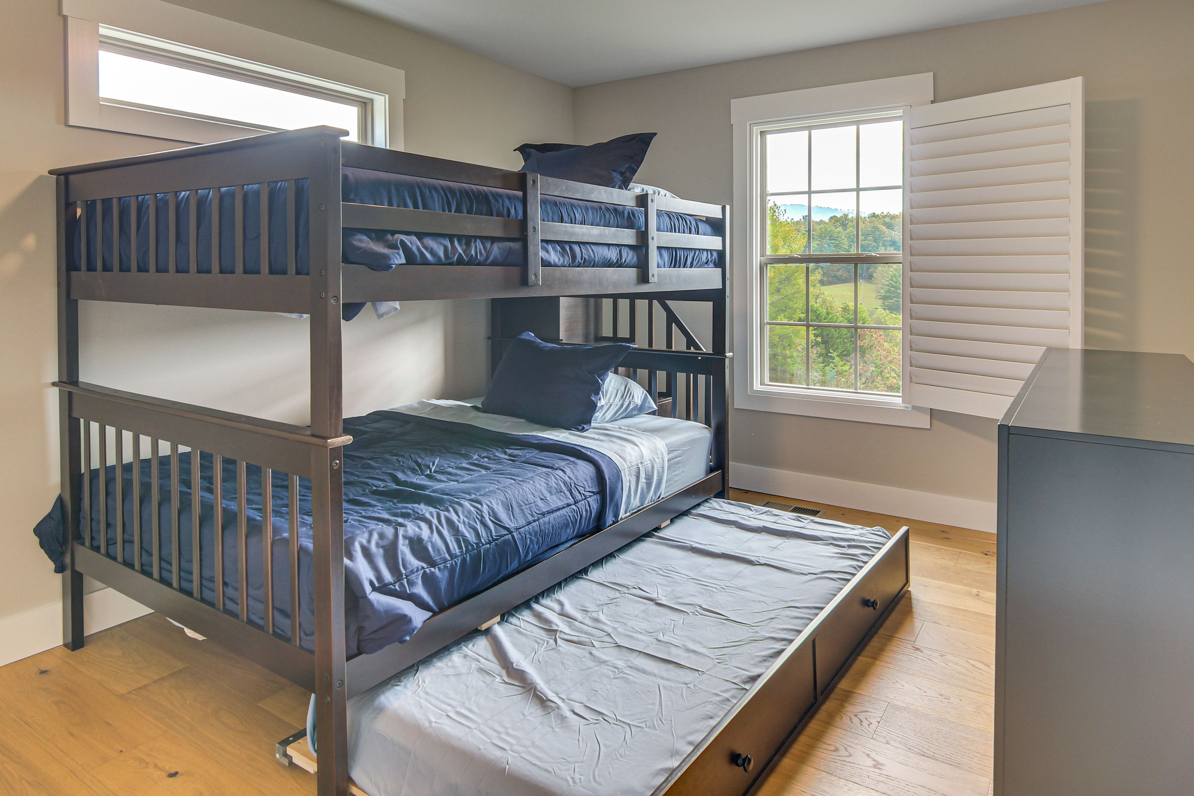Bedroom 3 | Full Bunk Bed w/ Twin Trundle
