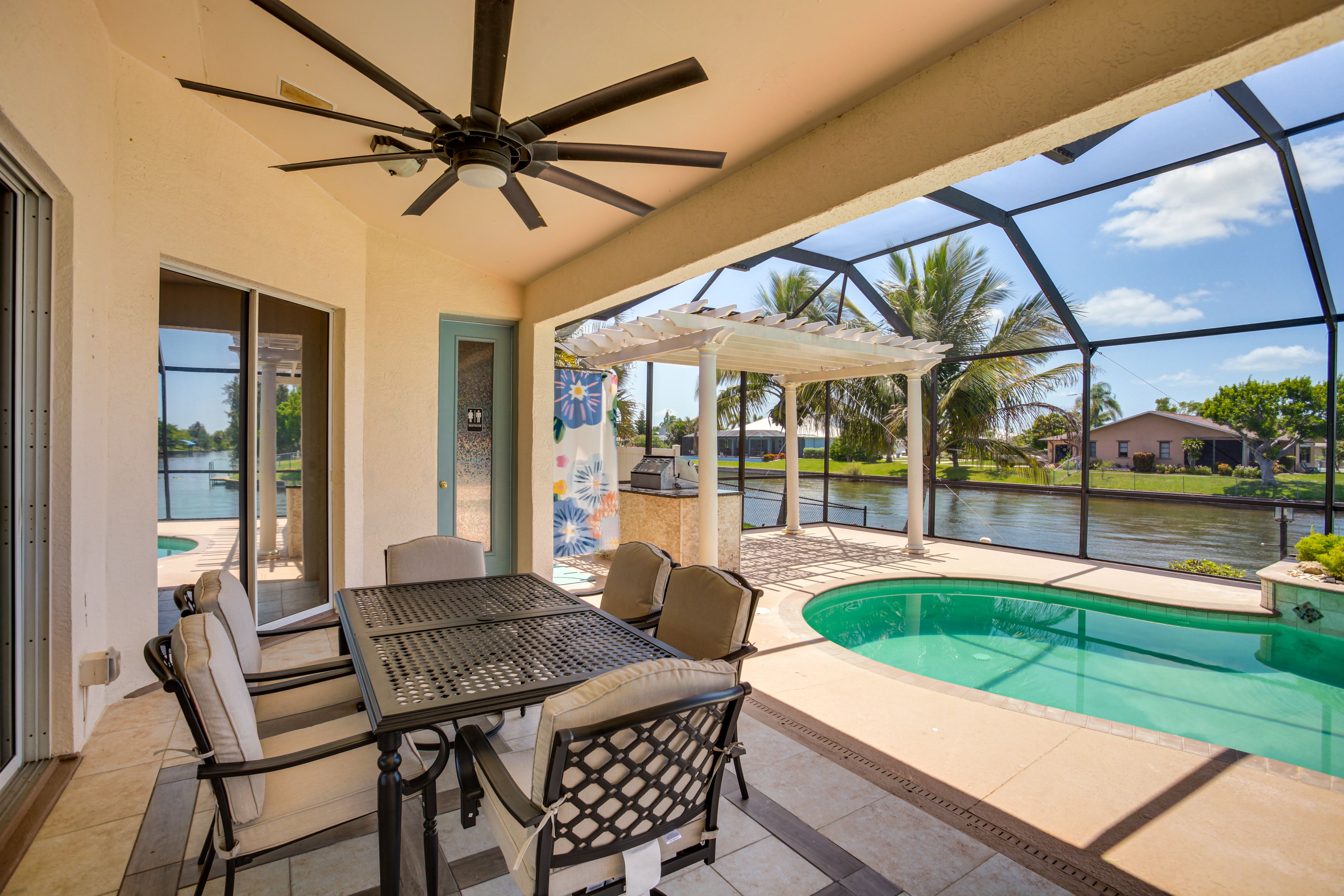 Screened-in Lanai | Dining Area