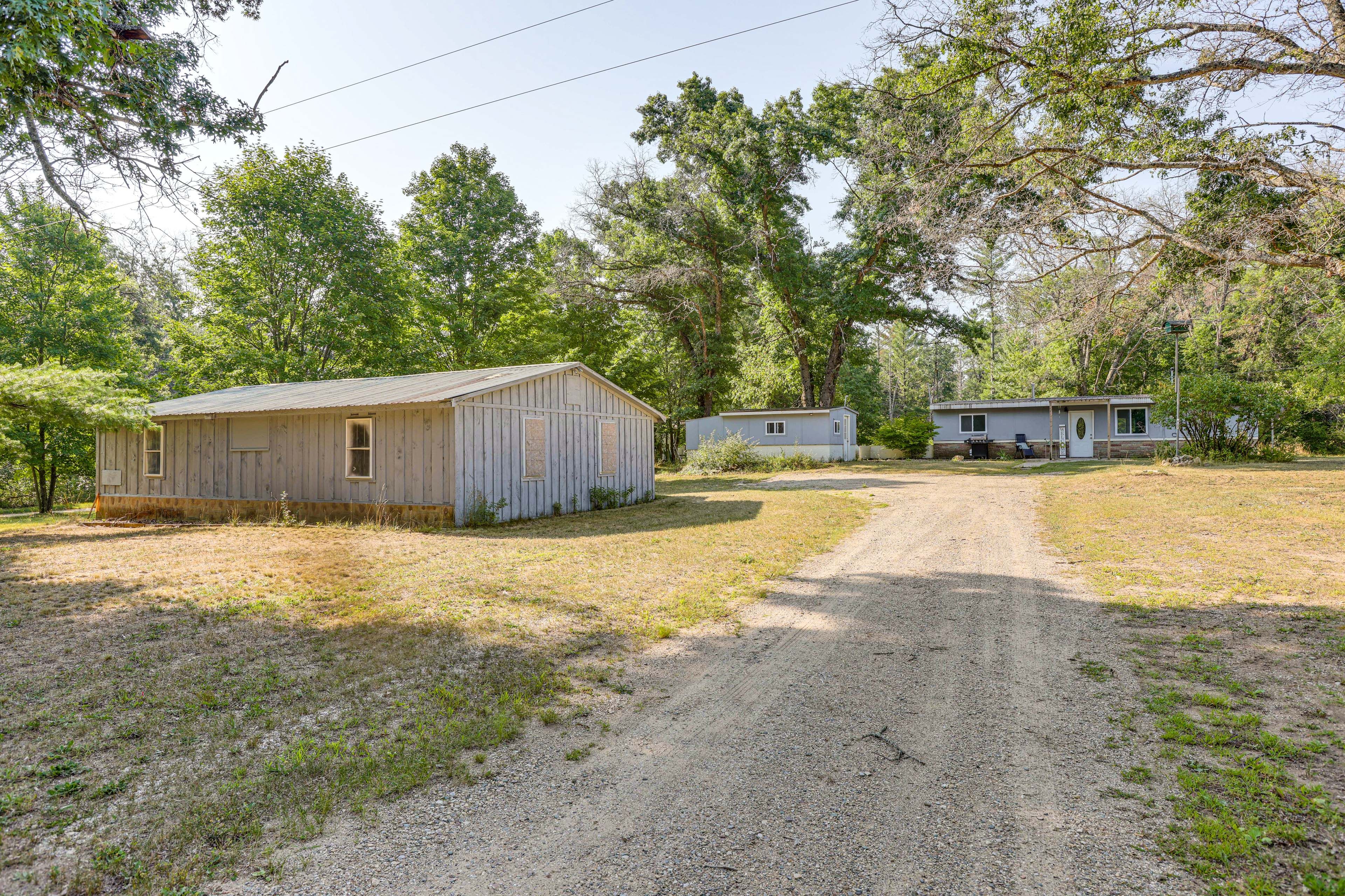 Parking | Long Driveway (4 Vehicles)