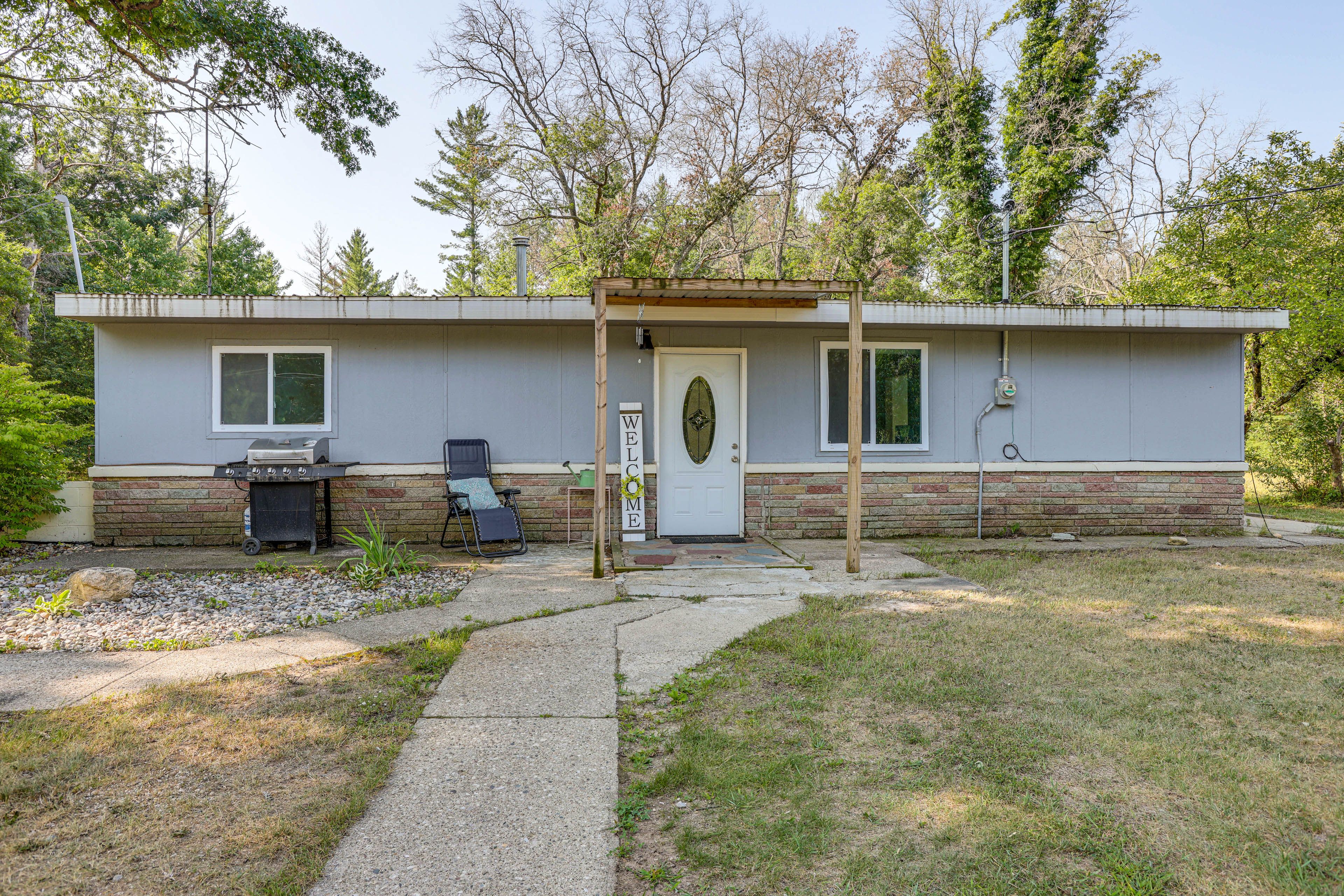 House Exterior | Gas Grill