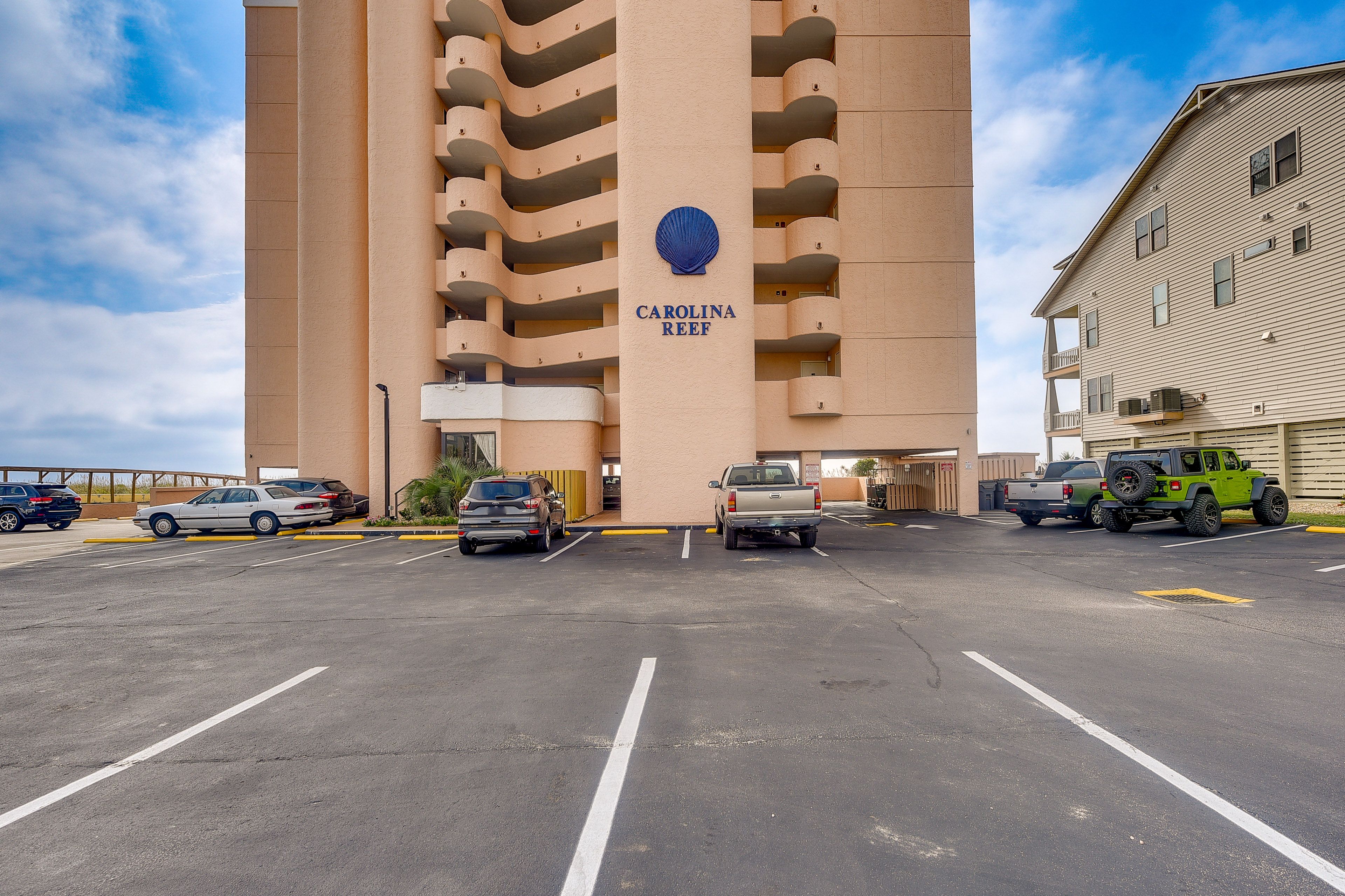 Parking | Community Garage/Lot (1 Vehicle) | Overflow Lot (1 Vehicle)