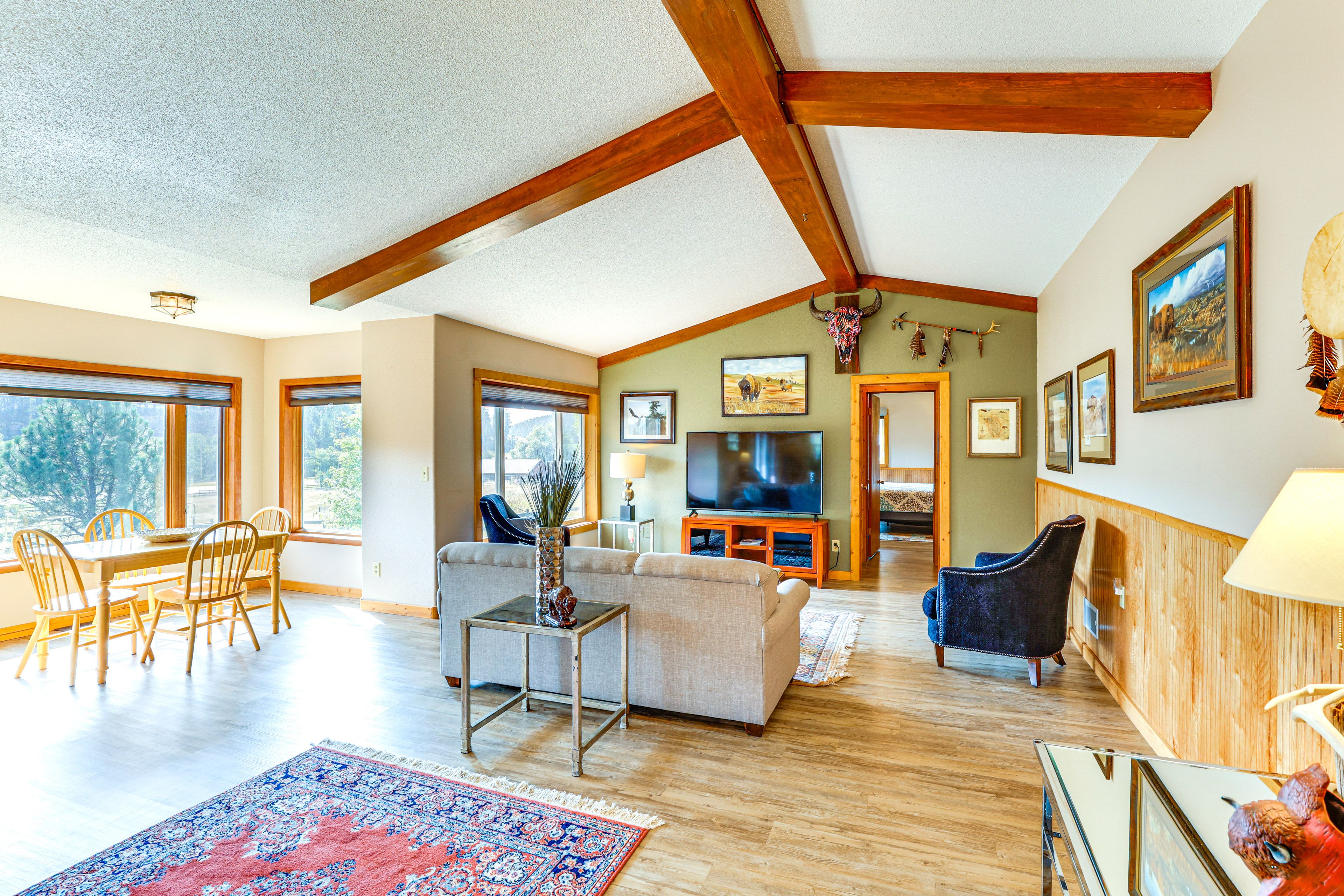 Living Room | Free WiFi | Smart TV | Queen Sleeper Sofa | Main Floor