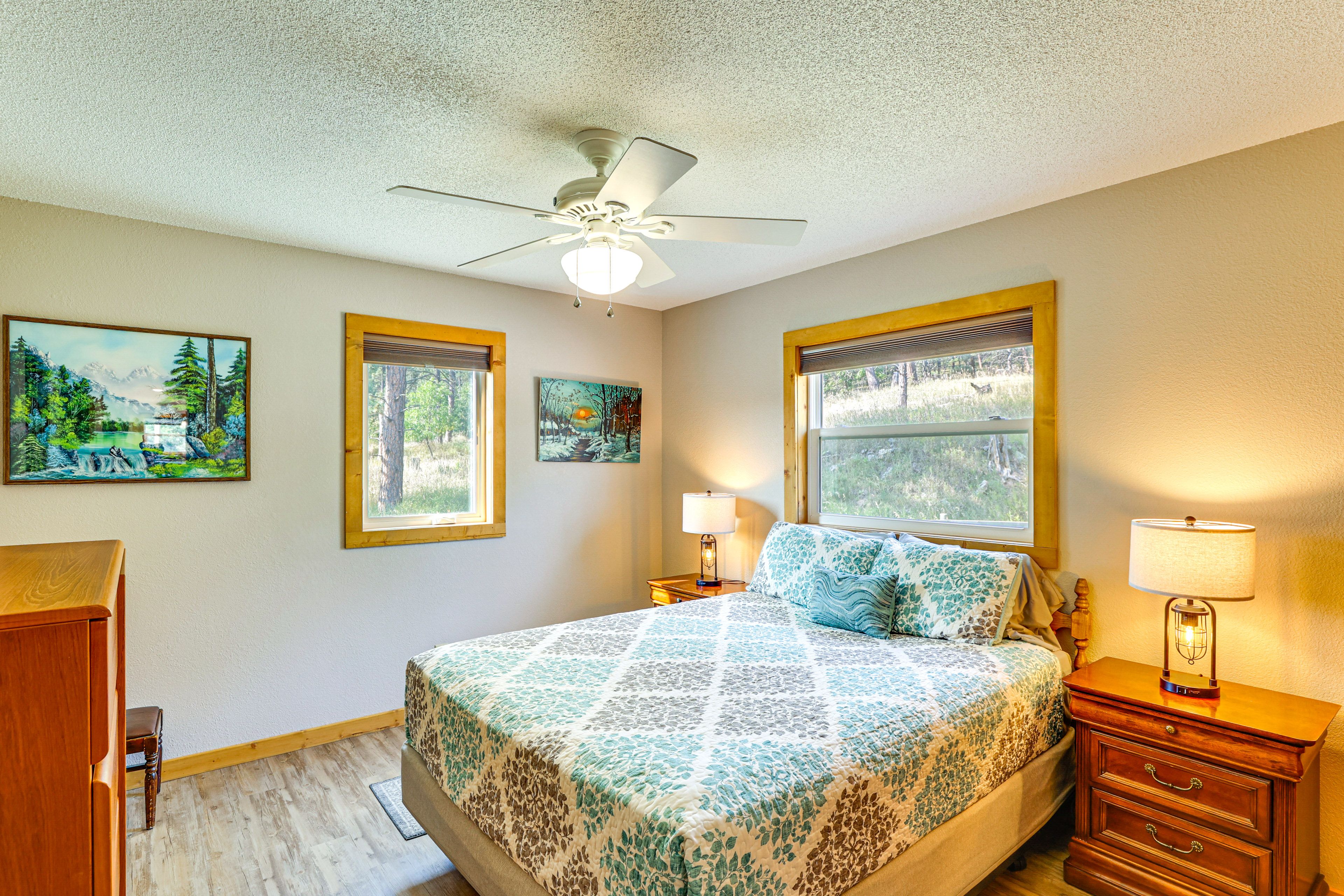 Bedroom 2 | Queen Bed | Main Floor